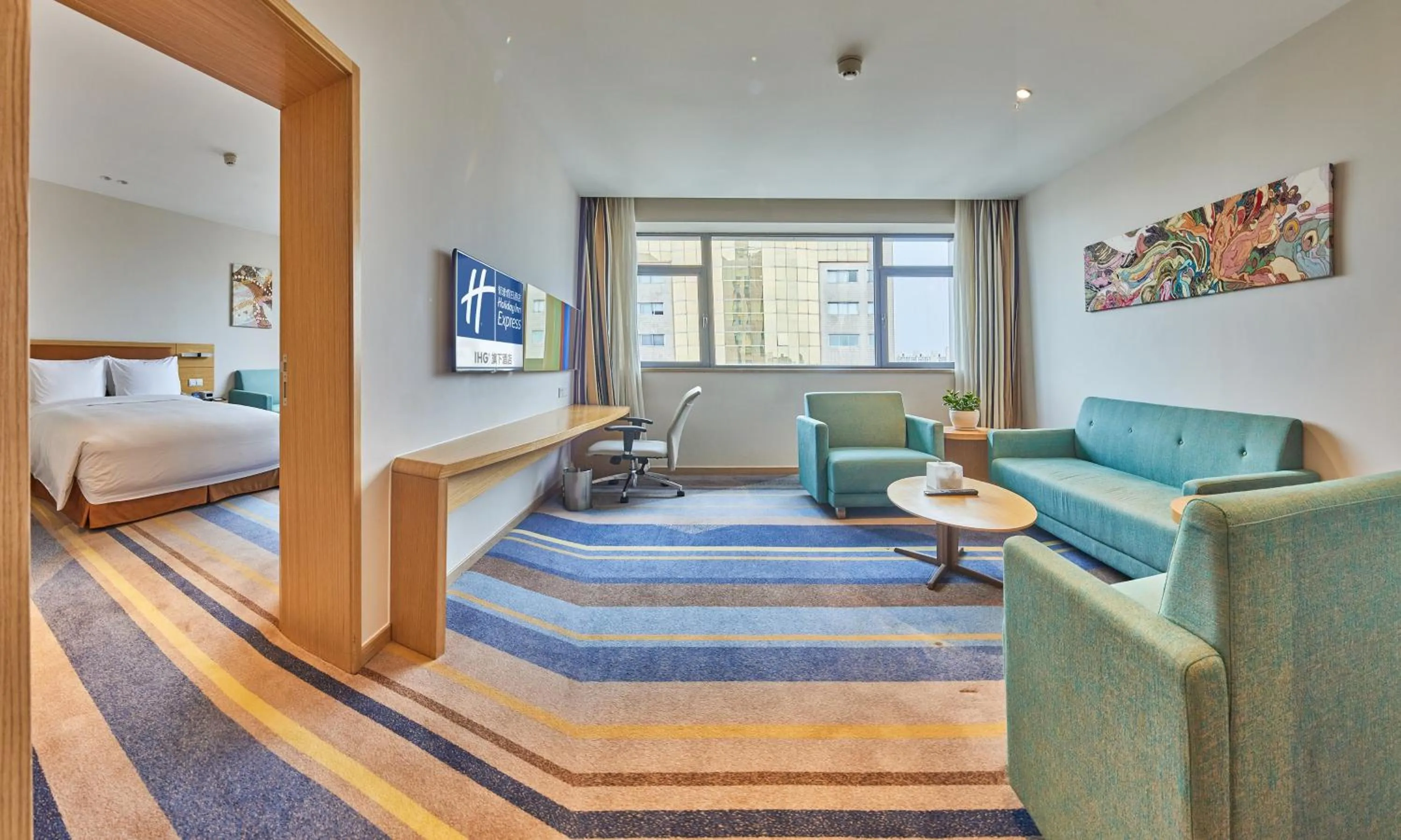 Photo of the whole room, Bed in Holiday Inn Express Shanghai Zhenping by IHG