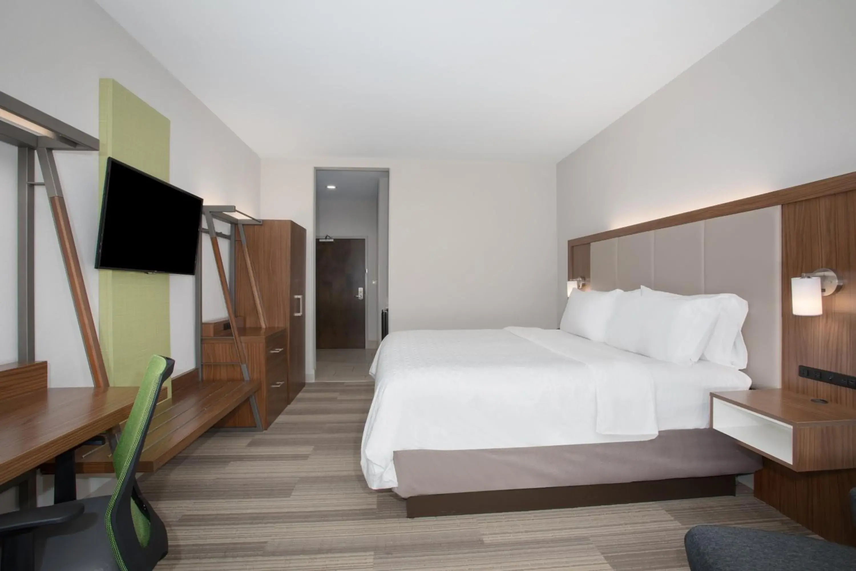 Photo of the whole room, Bed in Holiday Inn Express Slidell by IHG Photo of the whole room, Bed in Holiday Inn Express Slidell by IHG