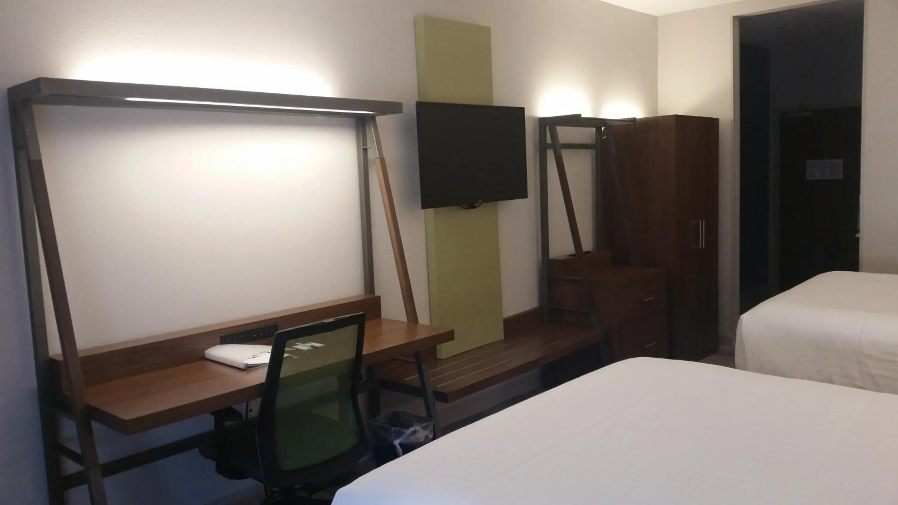 Standard Queen Room with Two Queen Beds in Holiday Inn Express Slidell by IHG Standard Queen Room with Two Queen Beds in Holiday Inn Express Slidell by IHG