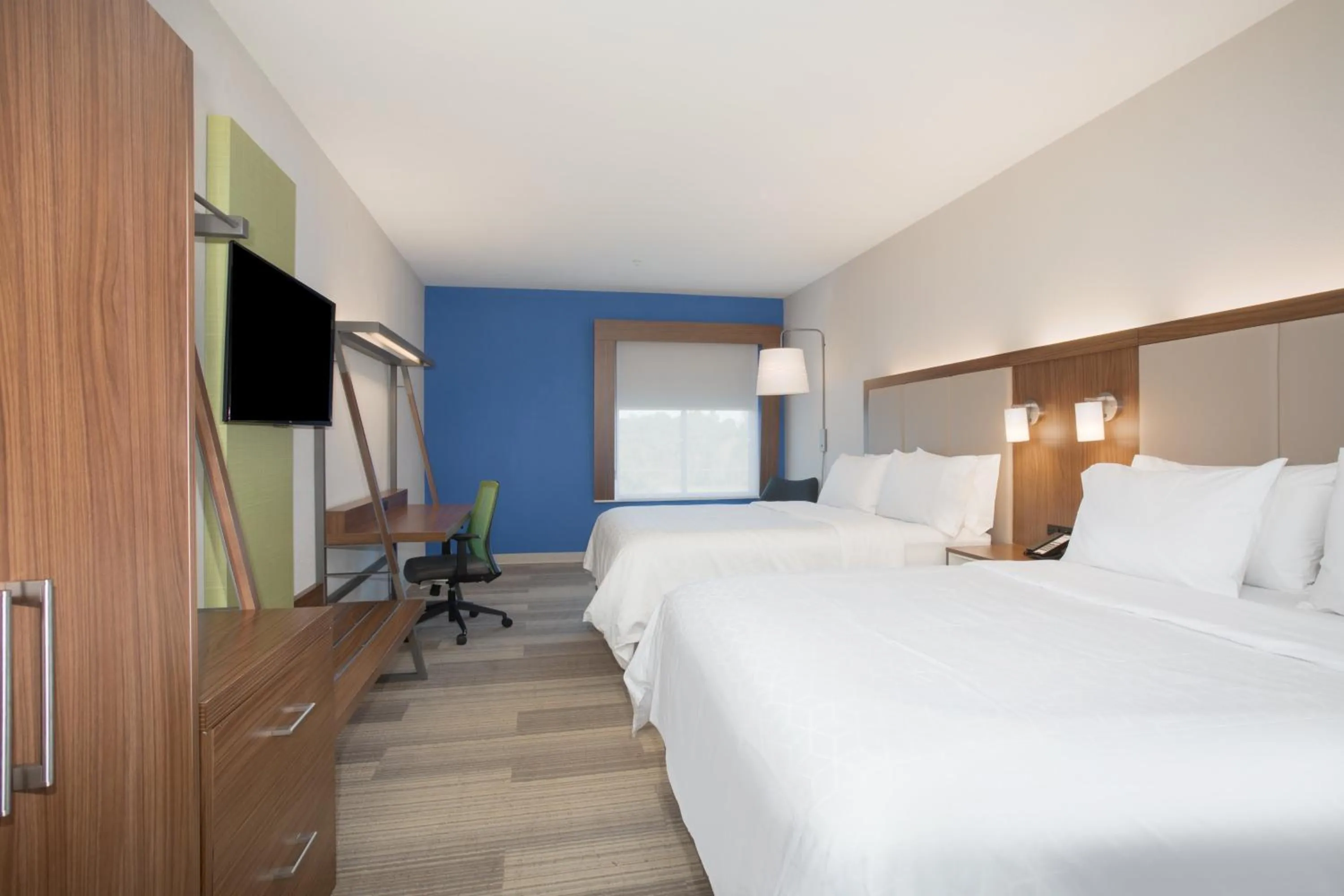 Photo of the whole room, Bed in Holiday Inn Express Slidell by IHG