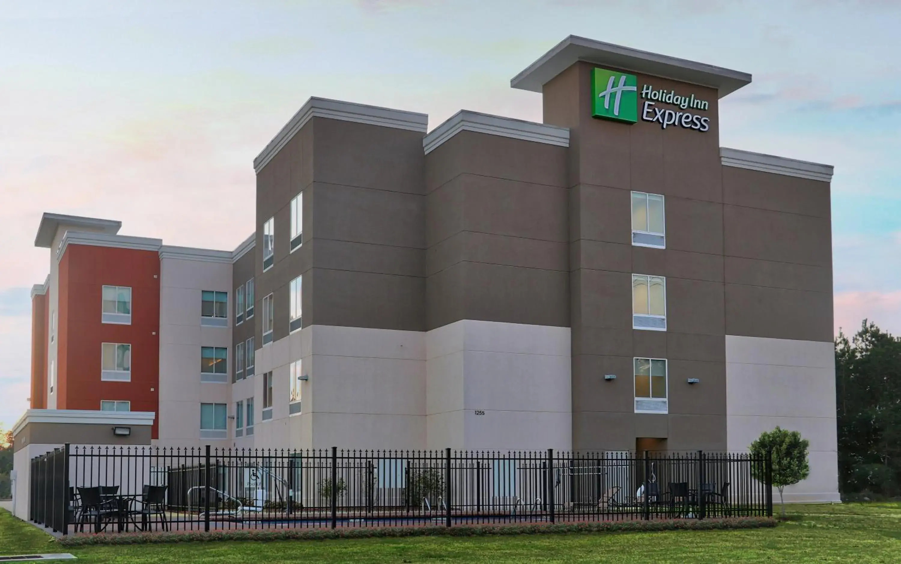 Property building in Holiday Inn Express Slidell by IHG Property building in Holiday Inn Express Slidell by IHG