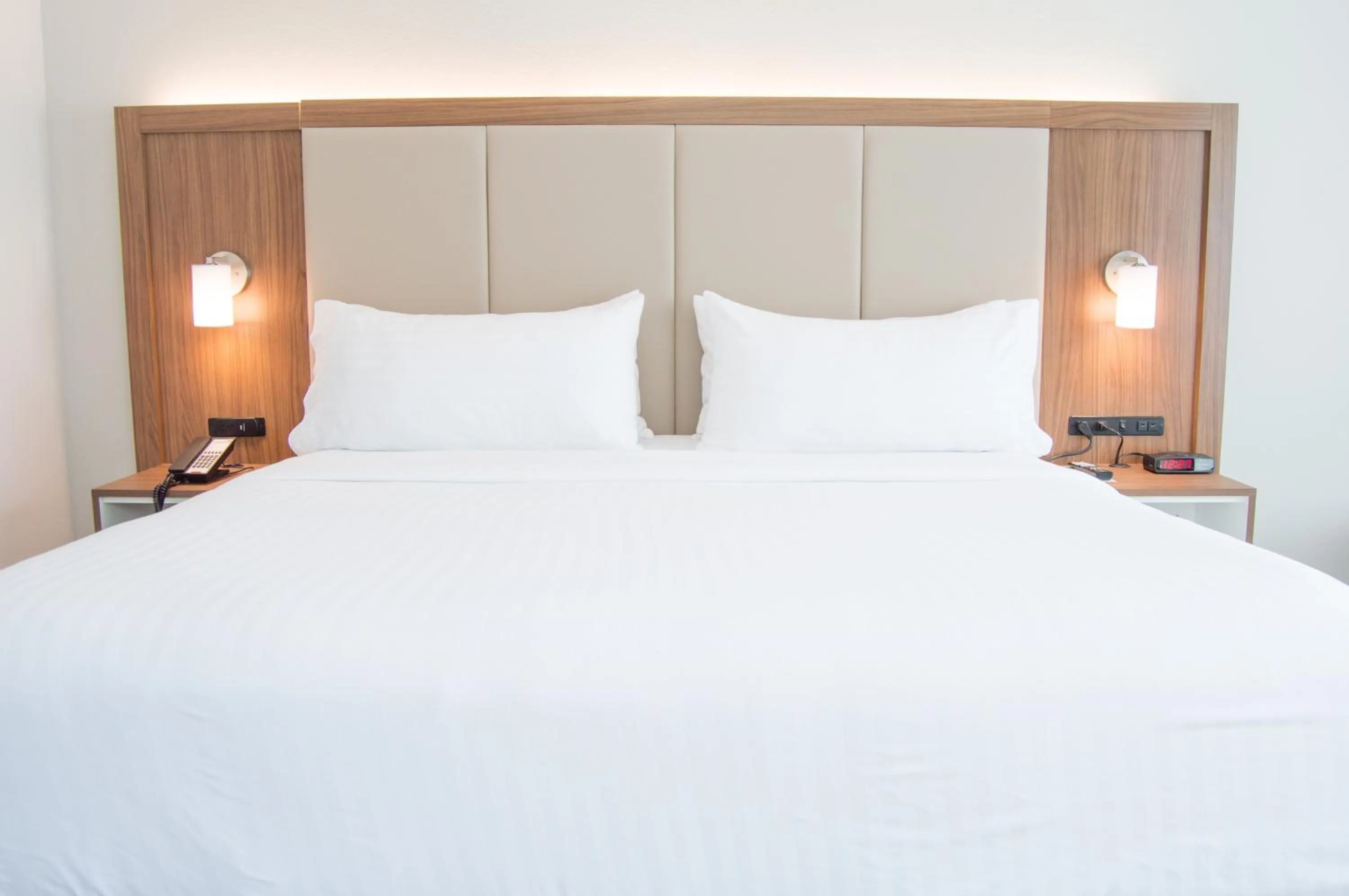 Photo of the whole room, Bed in Holiday Inn Express Slidell by IHG