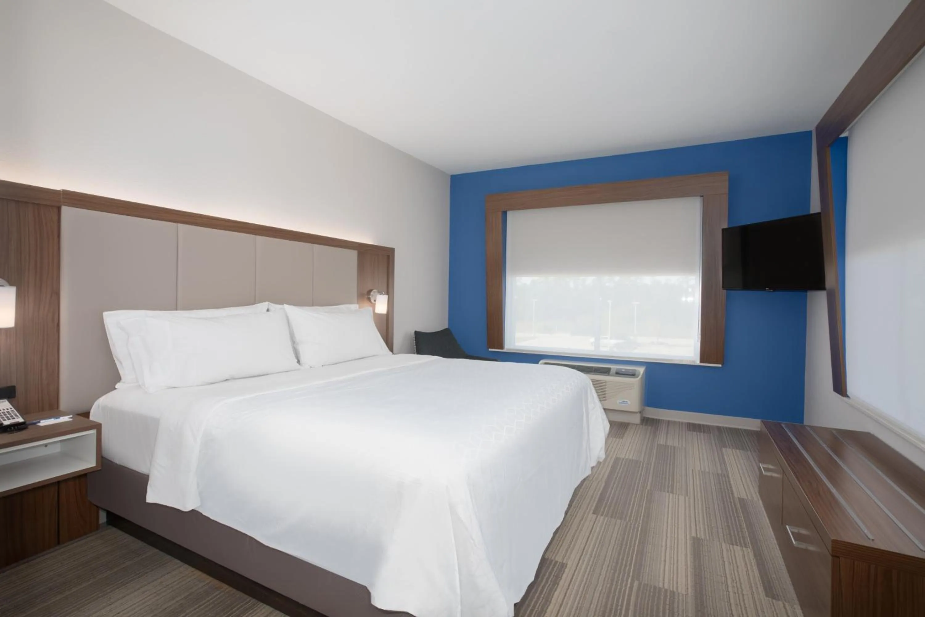 Bedroom, Bed in Holiday Inn Express Slidell by IHG