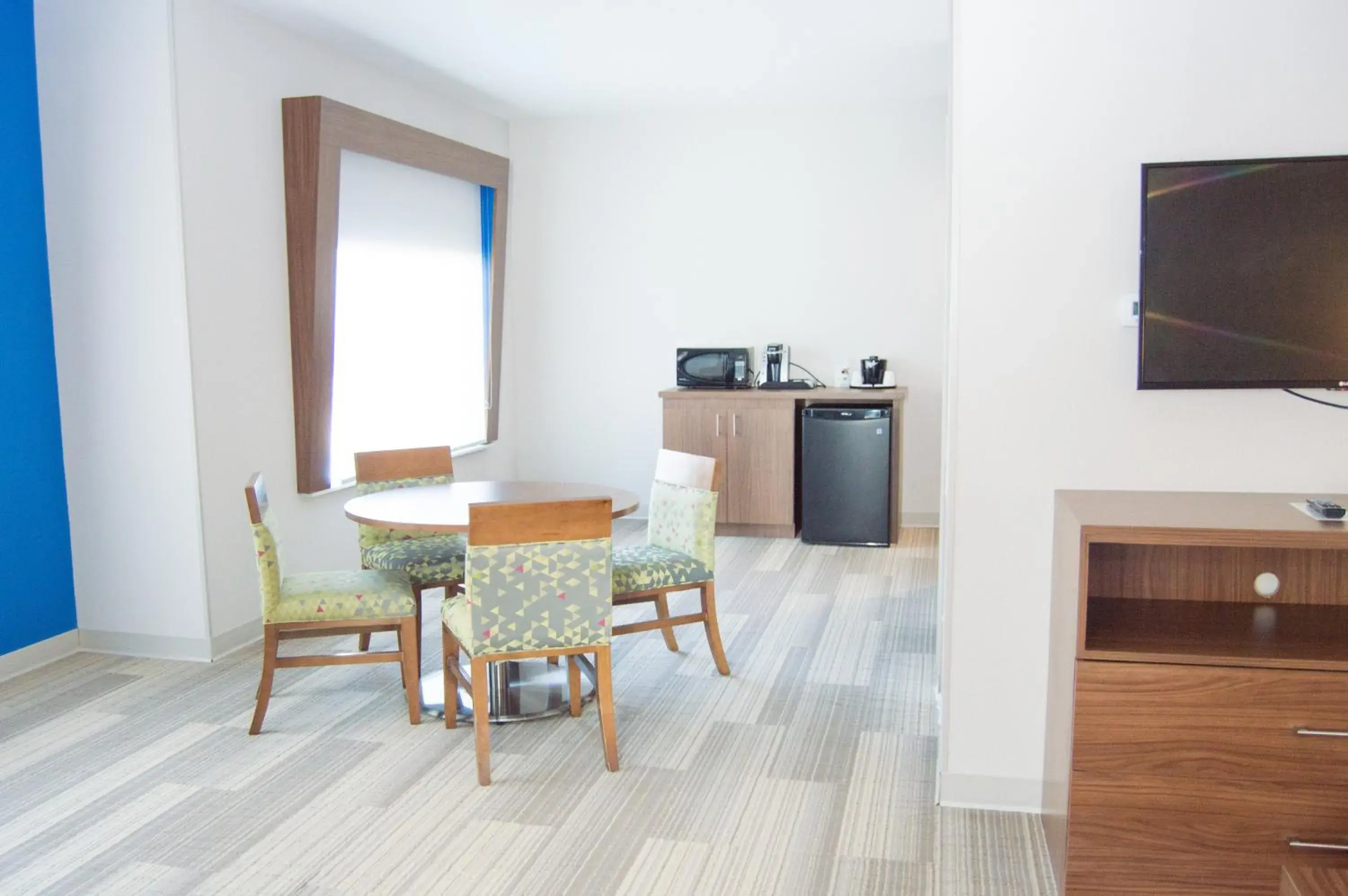 Photo of the whole room in Holiday Inn Express Slidell by IHG Photo of the whole room in Holiday Inn Express Slidell by IHG