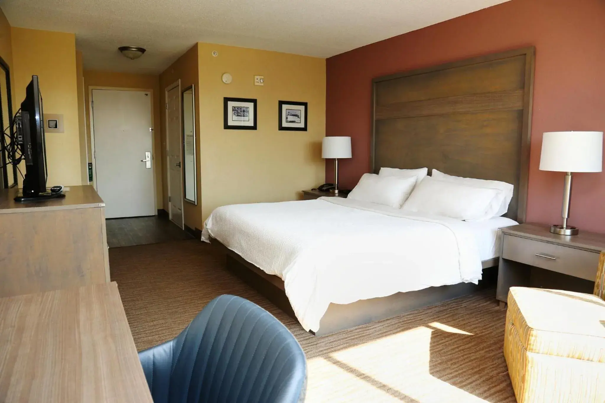 Photo of the whole room, Bed in Holiday Inn Santee by IHG Photo of the whole room, Bed in Holiday Inn Santee by IHG
