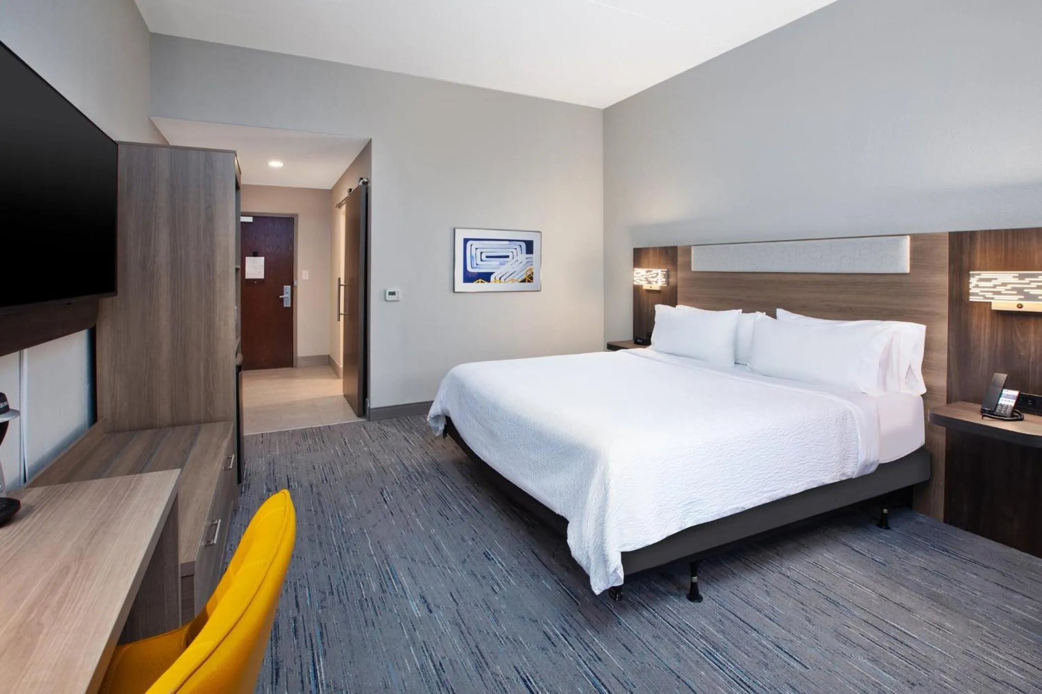 Photo of the whole room, Bed in Holiday Inn Express & Suites I-26 & Us 29 At Westgate Mall by IHG