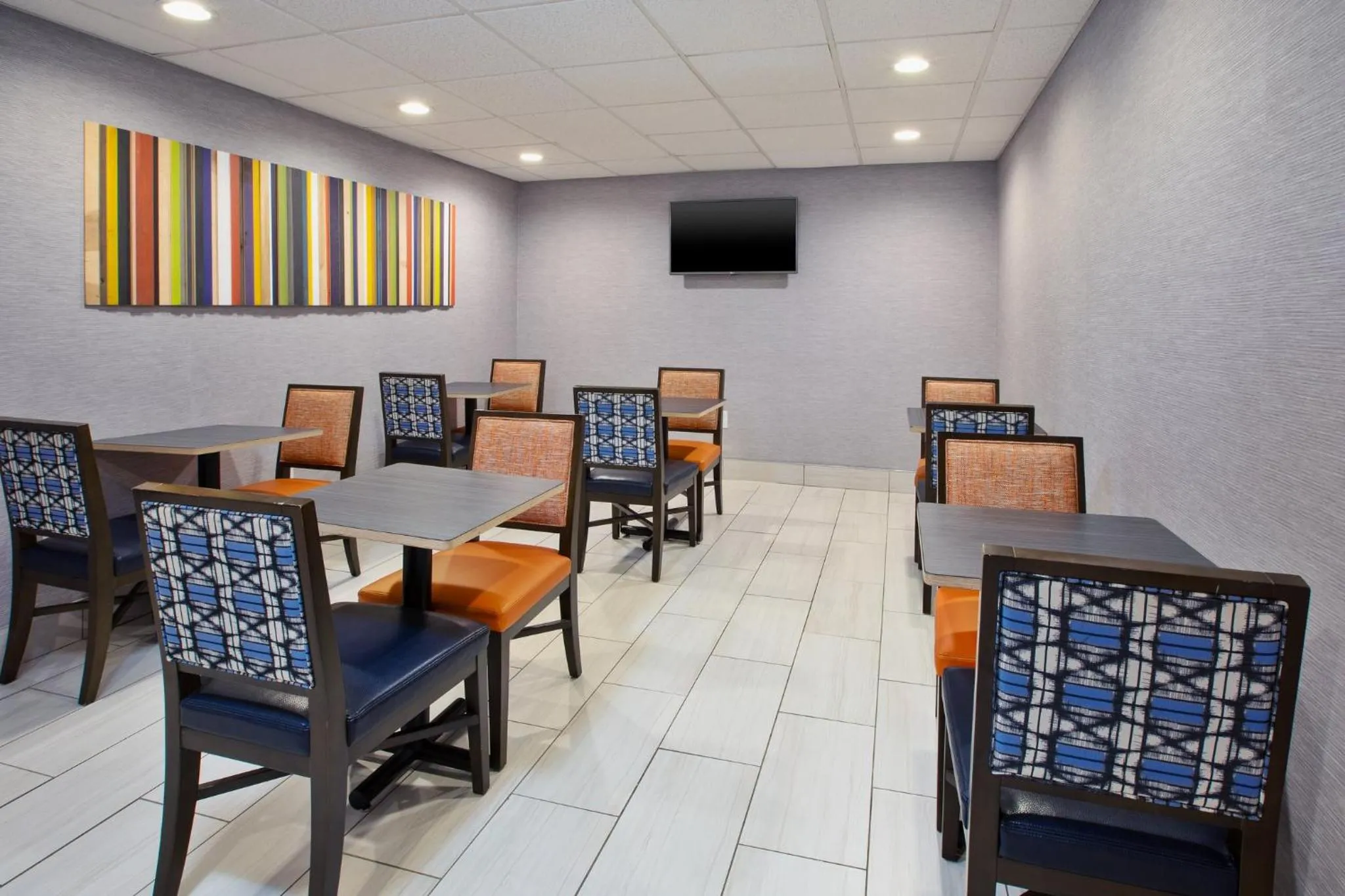 Breakfast in Holiday Inn Express & Suites I-26 & Us 29 At Westgate Mall by IHG