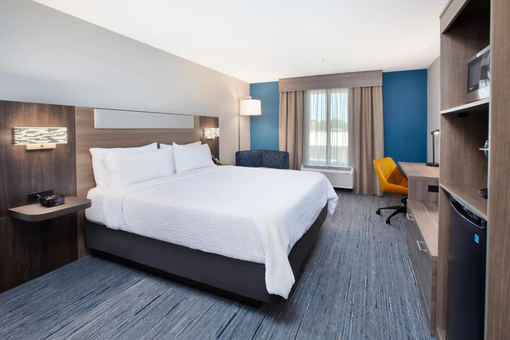 Photo of the whole room, Bed in Holiday Inn Express & Suites I-26 & Us 29 At Westgate Mall by IHG