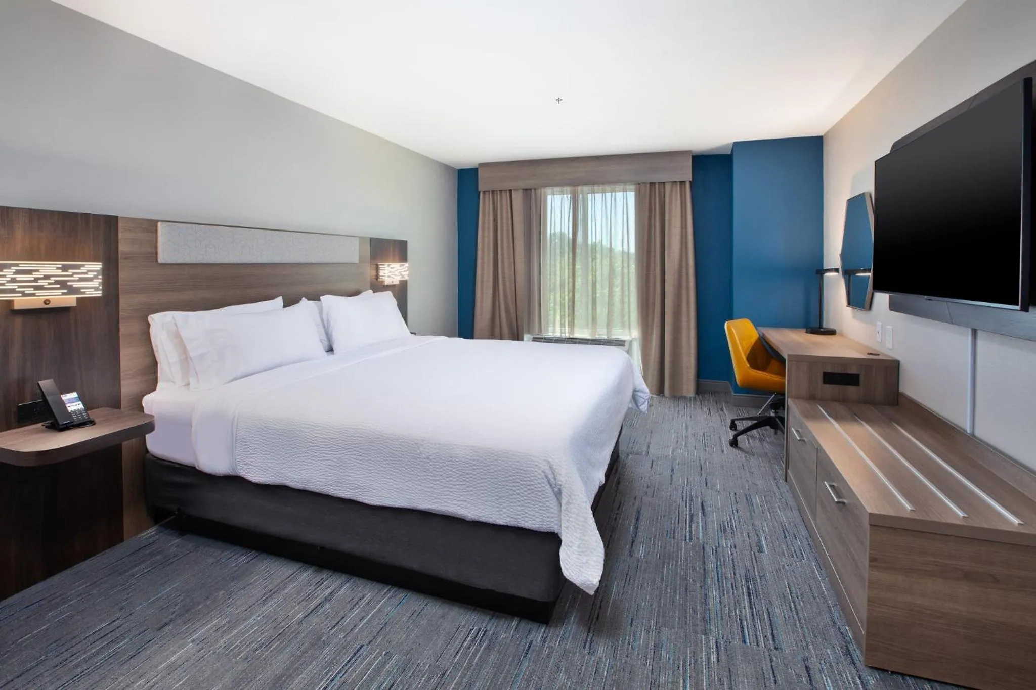 Photo of the whole room, Bed in Holiday Inn Express & Suites I-26 & Us 29 At Westgate Mall by IHG