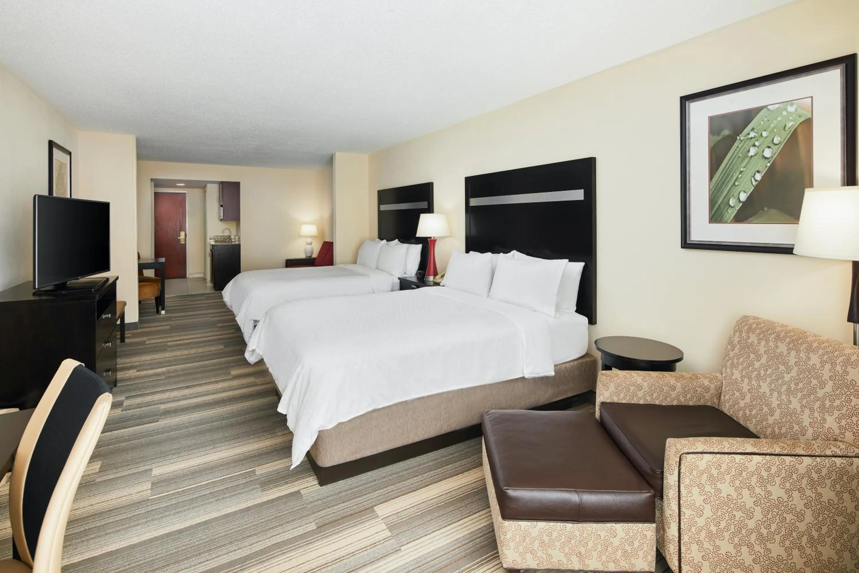 Bed in Holiday Inn Express & Suites I-26 & Us 29 At Westgate Mall by IHG