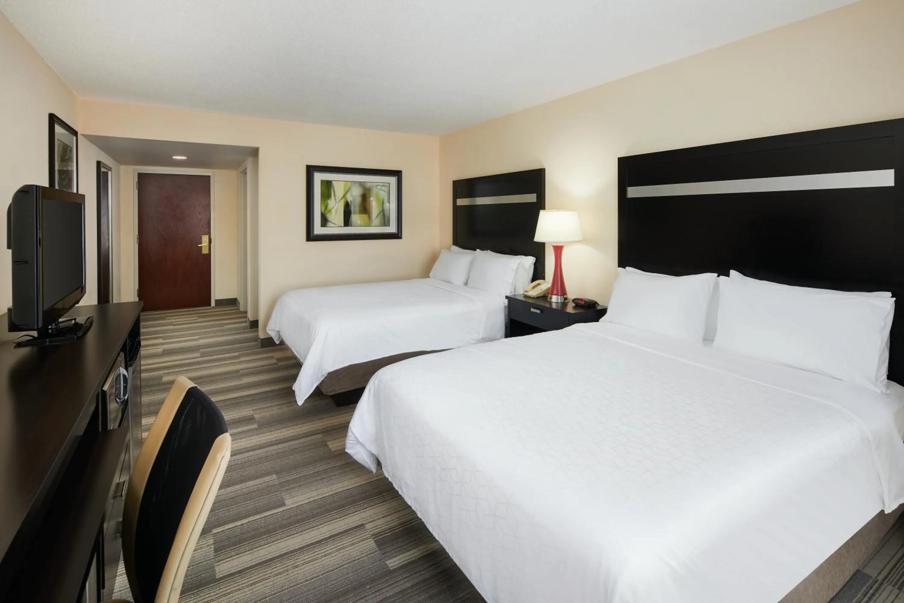 Bed in Holiday Inn Express & Suites I-26 & Us 29 At Westgate Mall by IHG