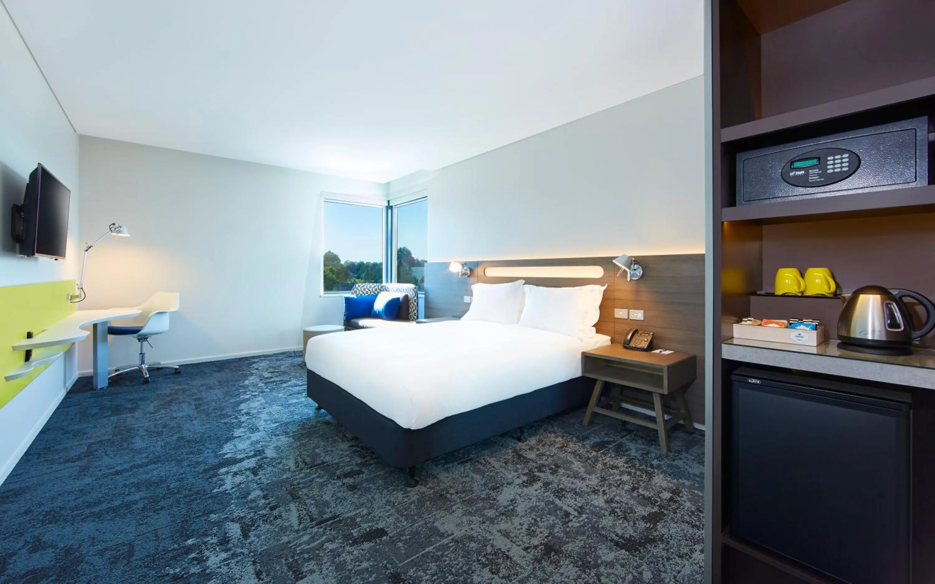 Photo of the whole room, Bed in Holiday Inn Express Sydney Macquarie Park by IHG