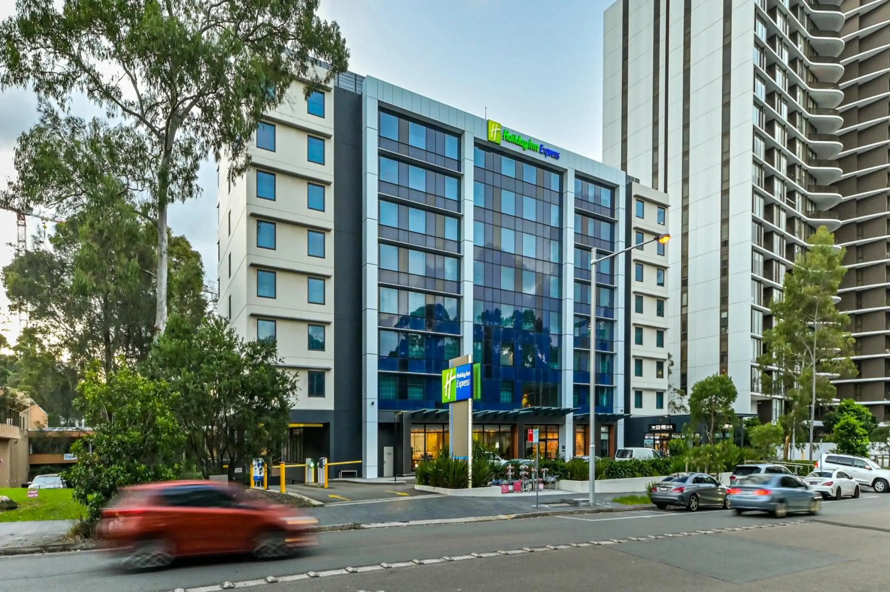 Property building in Holiday Inn Express Sydney Macquarie Park by IHG Property building in Holiday Inn Express Sydney Macquarie Park by IHG