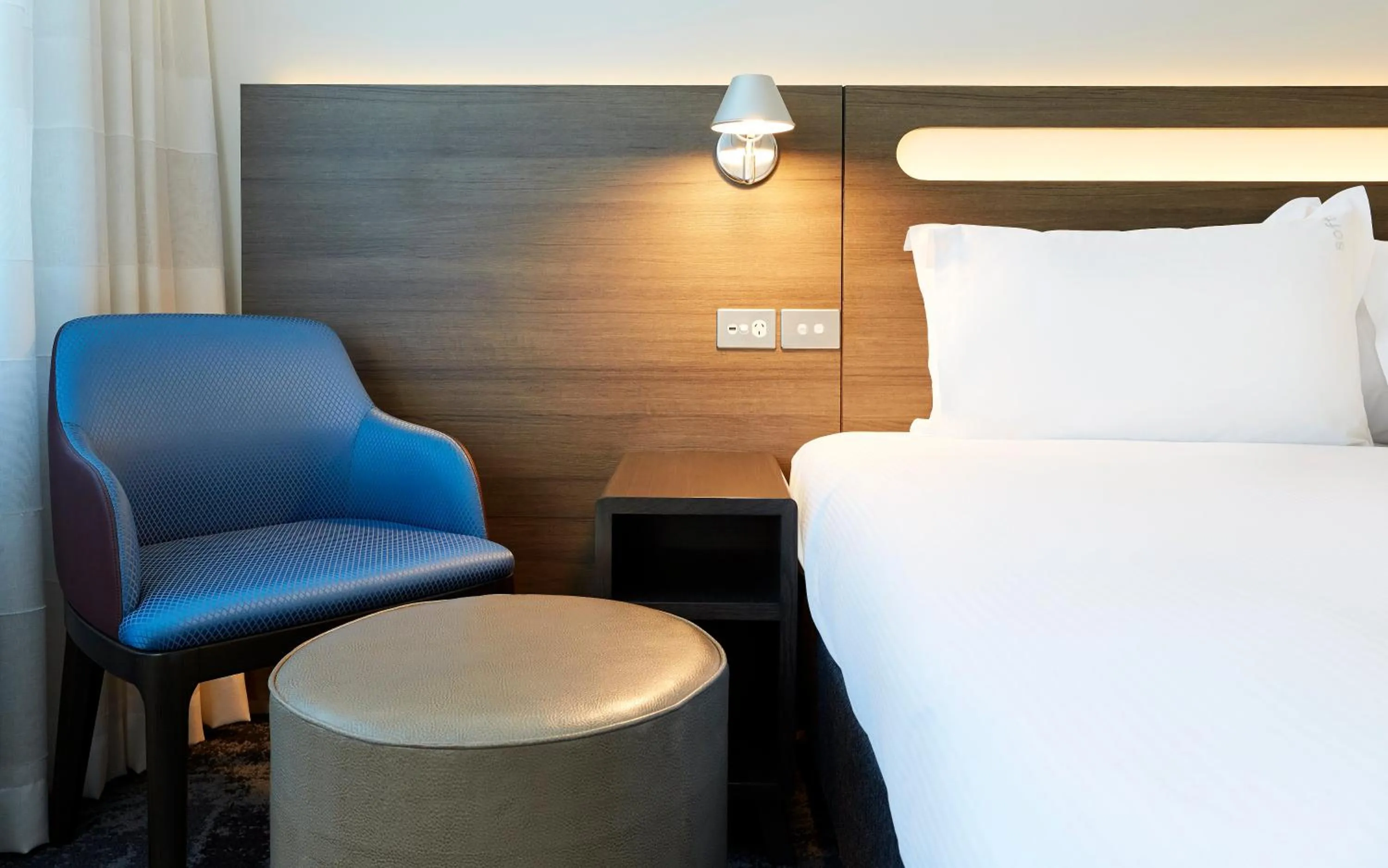 Photo of the whole room, Bed in Holiday Inn Express Sydney Macquarie Park by IHG