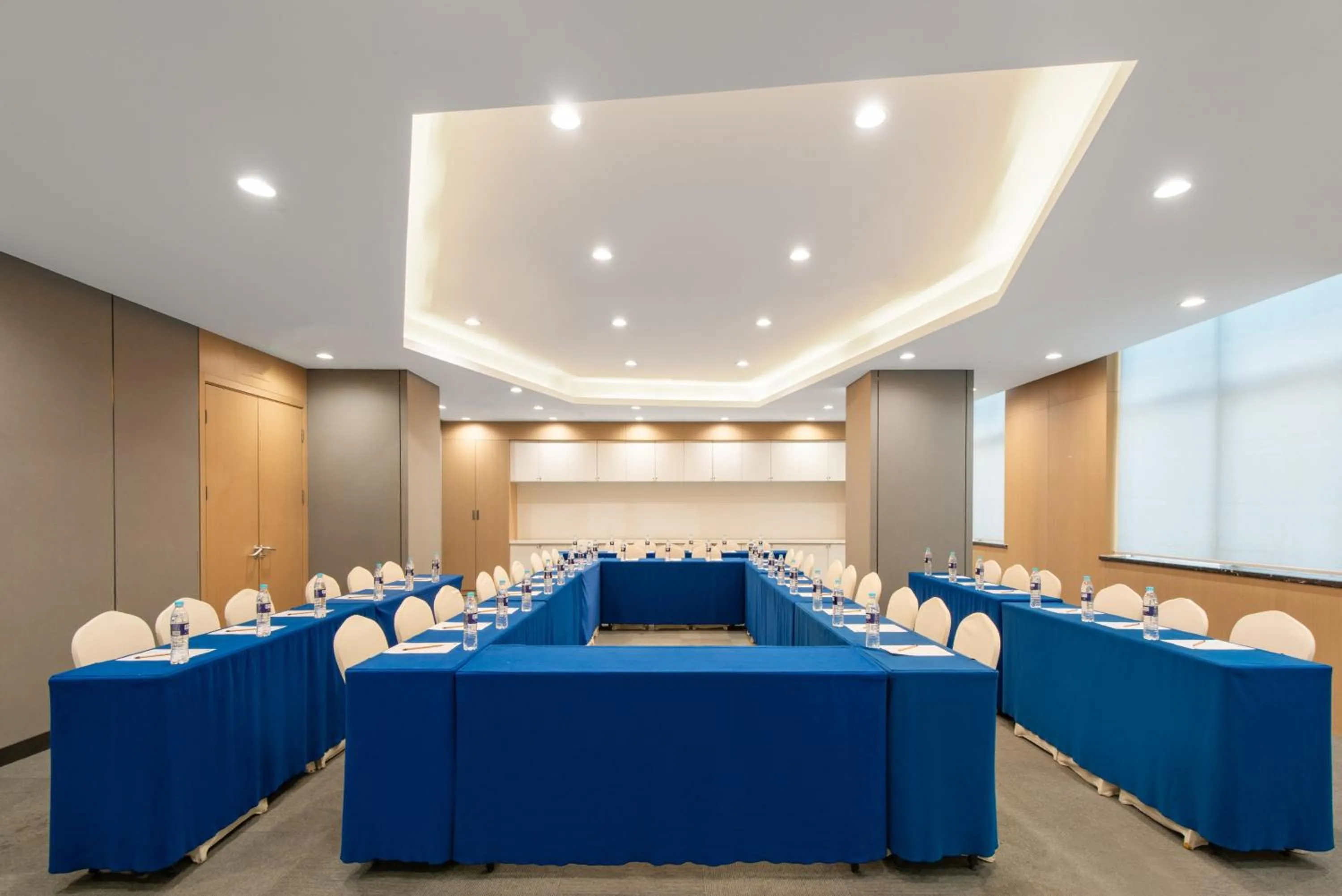 Meeting/conference room in Holiday Inn Express Jinan High-Tech Zone by IHG