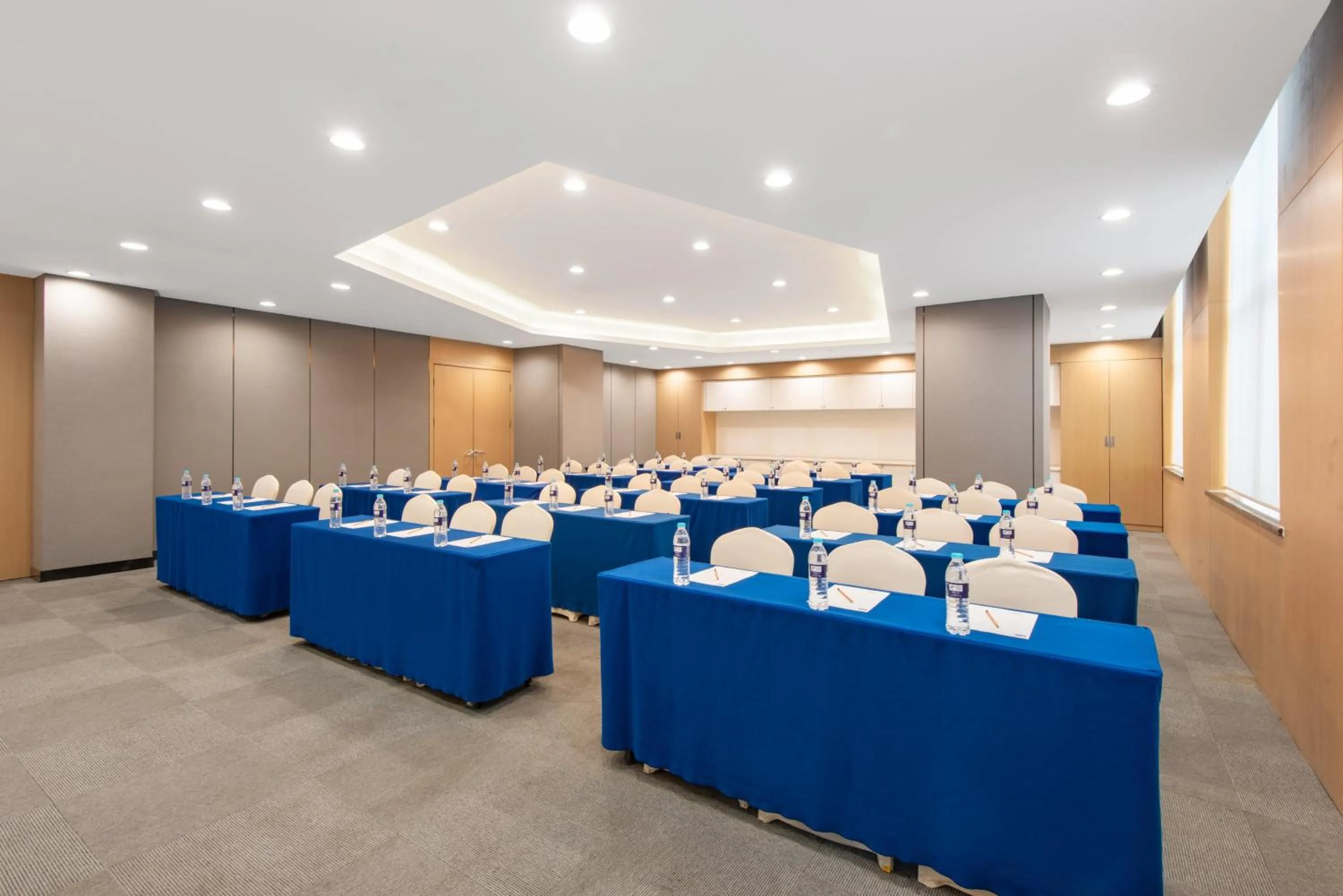 Meeting/conference room in Holiday Inn Express Jinan High-Tech Zone by IHG