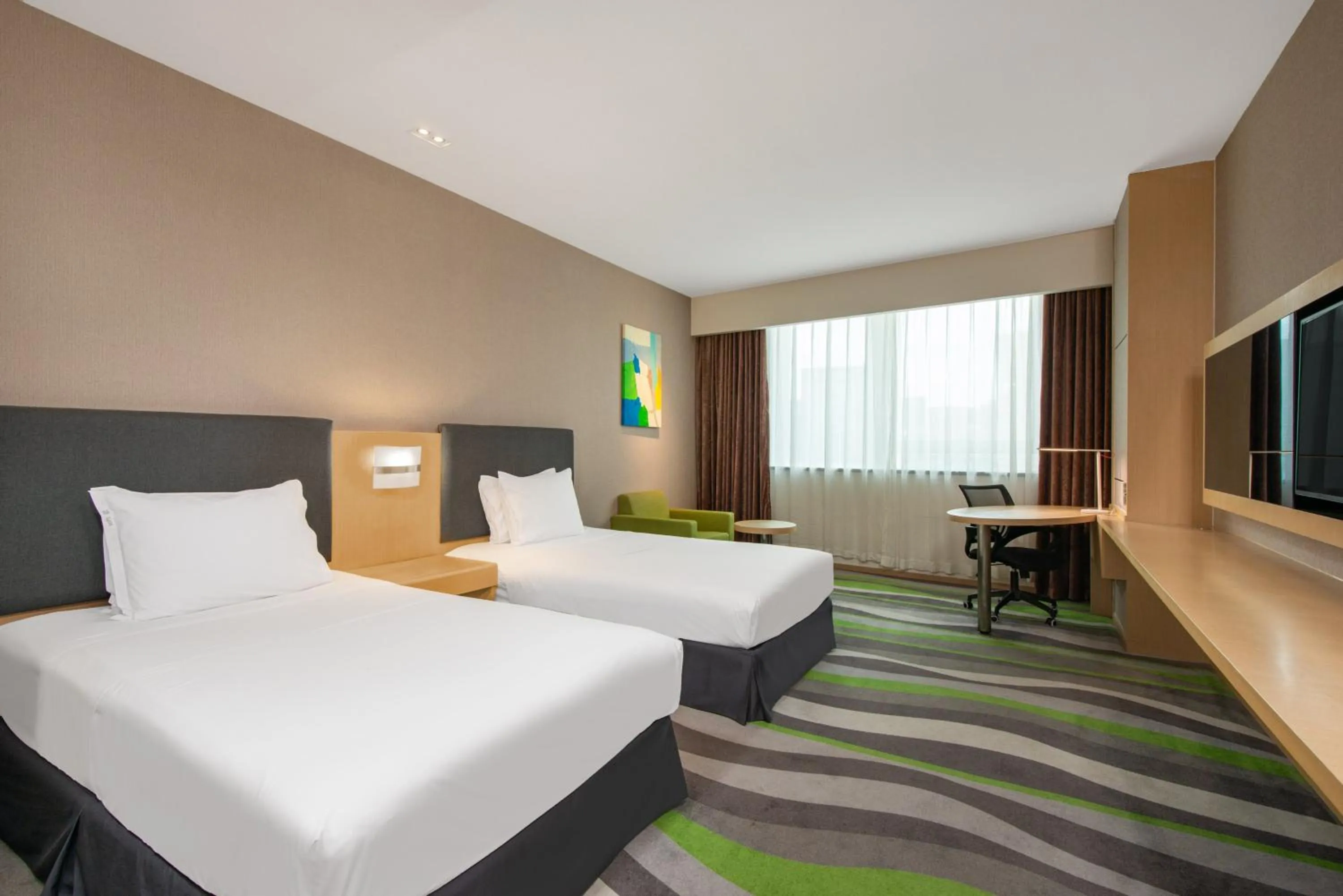 Photo of the whole room, Bed in Holiday Inn Express Jinan High-Tech Zone by IHG