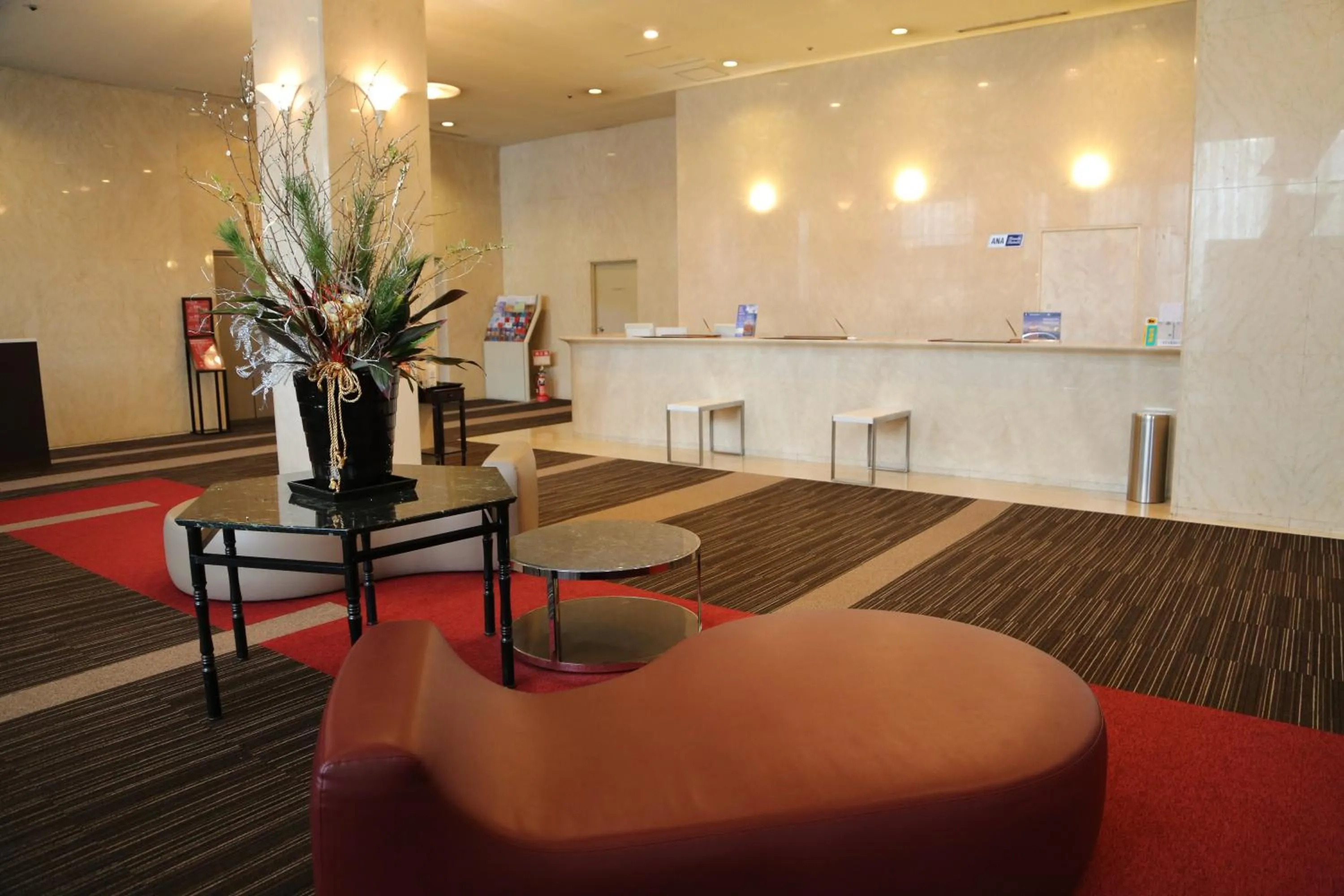 Lobby or reception in ANA Crowne Plaza Ube, an IHG Hotel