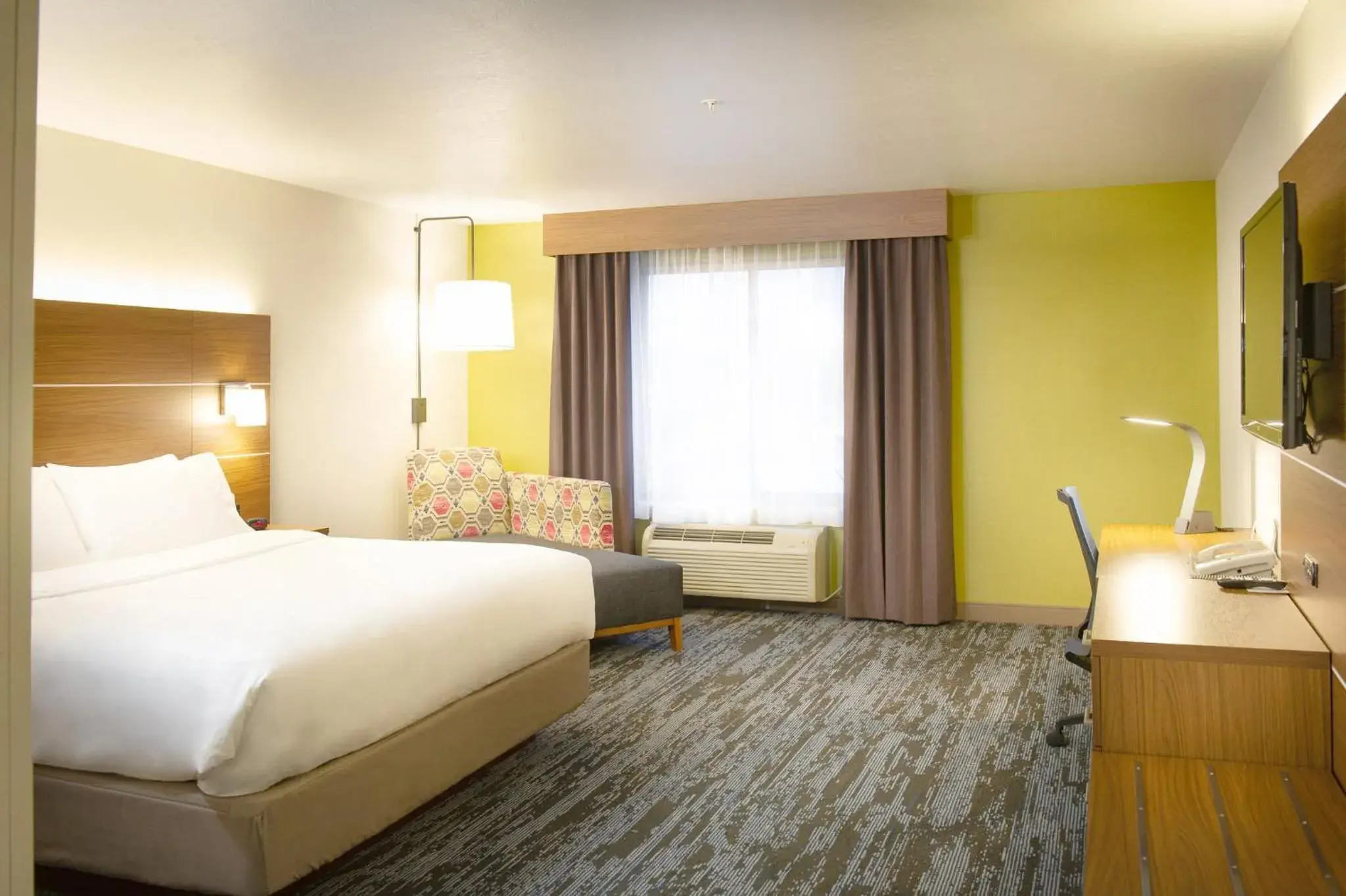 Photo of the whole room, Bed in Holiday Inn Express & Suites Wausau by IHG Photo of the whole room, Bed in Holiday Inn Express & Suites Wausau by IHG