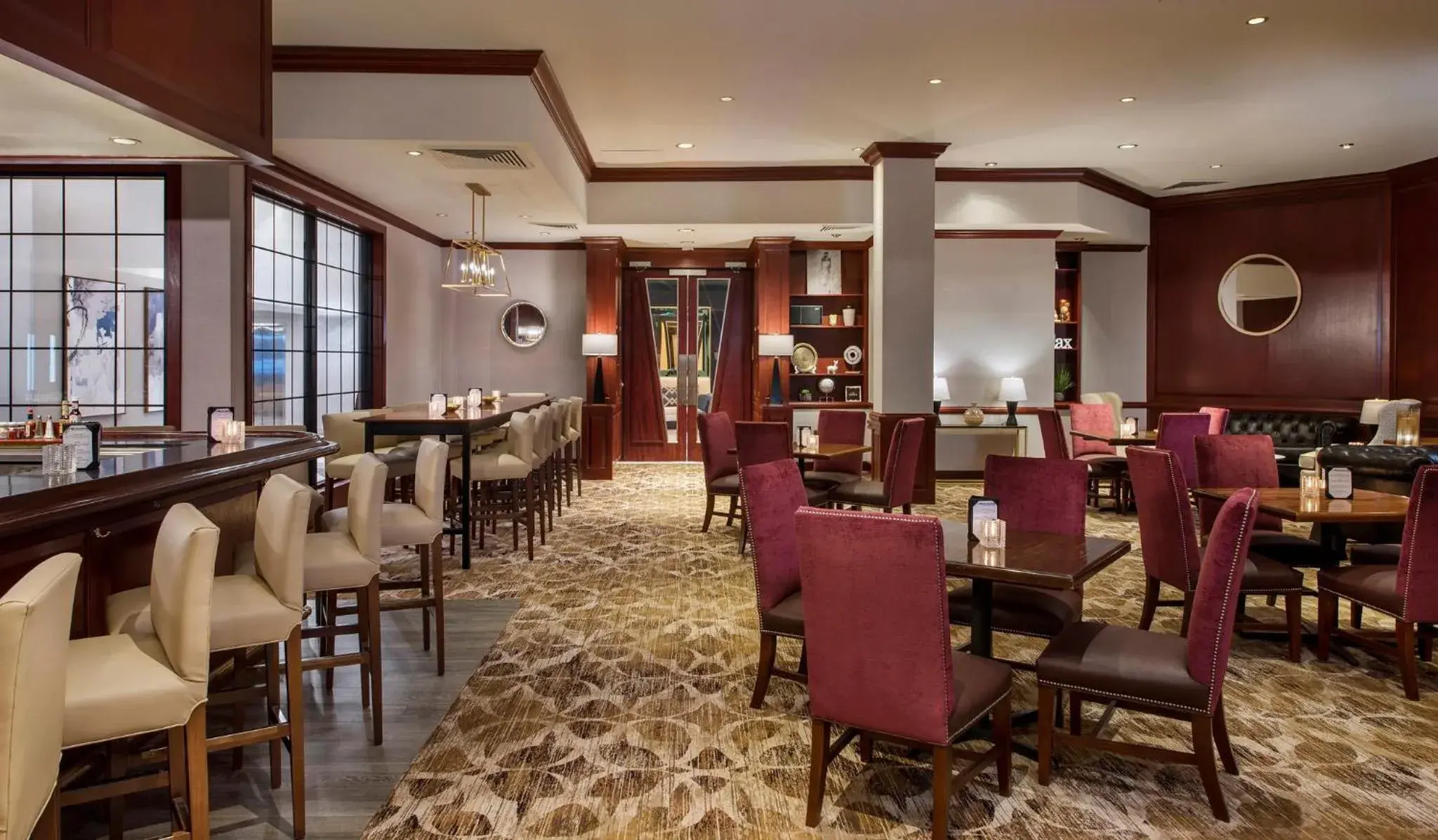 Lounge or bar in Crowne Plaza Providence-Warwick (Airport) by IHG Lounge or bar in Crowne Plaza Providence-Warwick (Airport) by IHG
