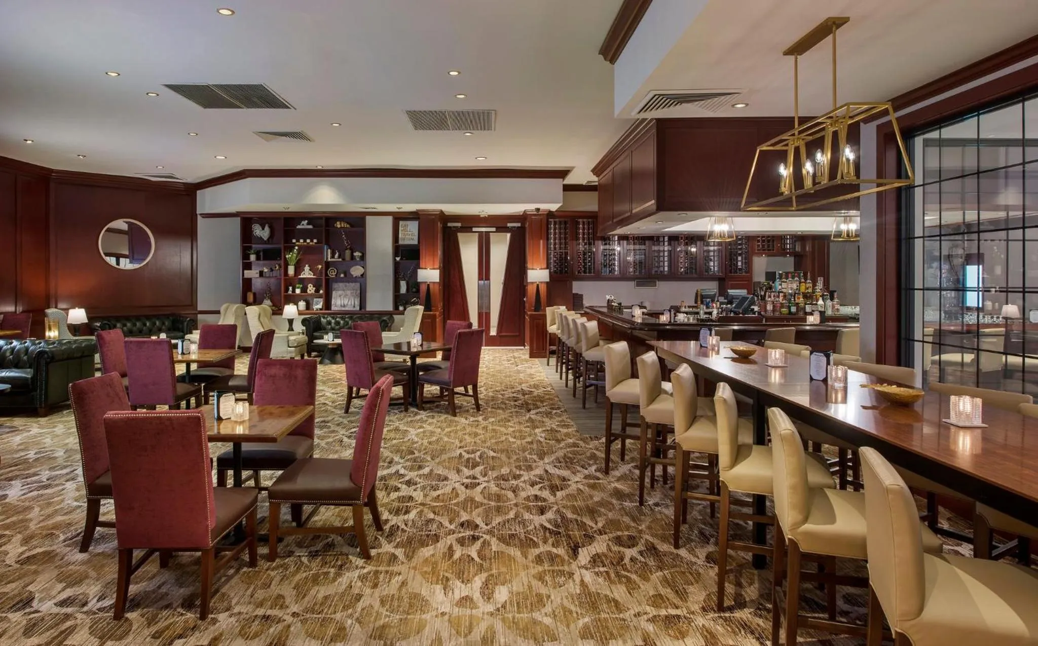 Lounge or bar in Crowne Plaza Providence-Warwick (Airport) by IHG