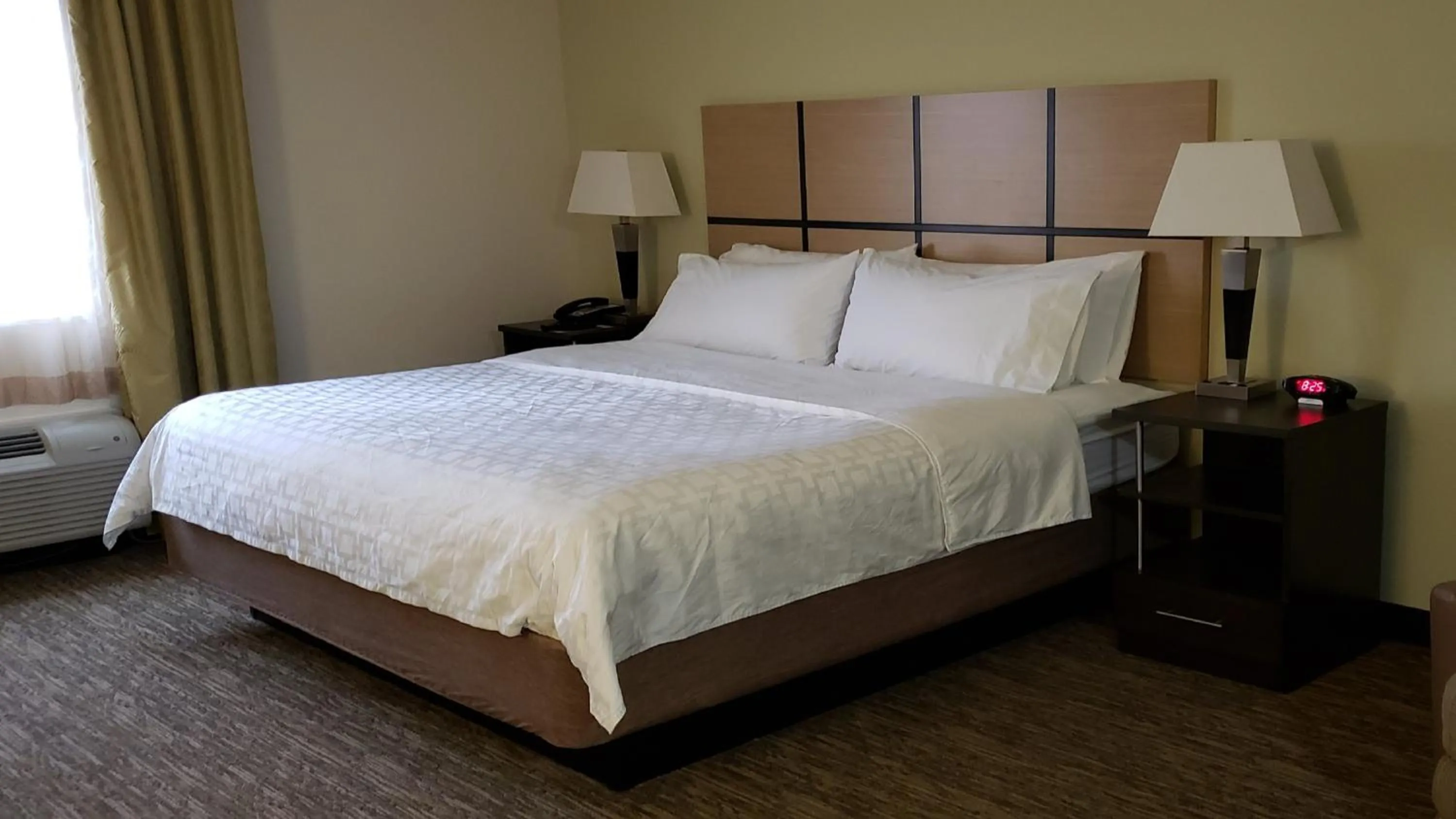 Photo of the whole room, Bed in Candlewood Suites Woodward by IHG