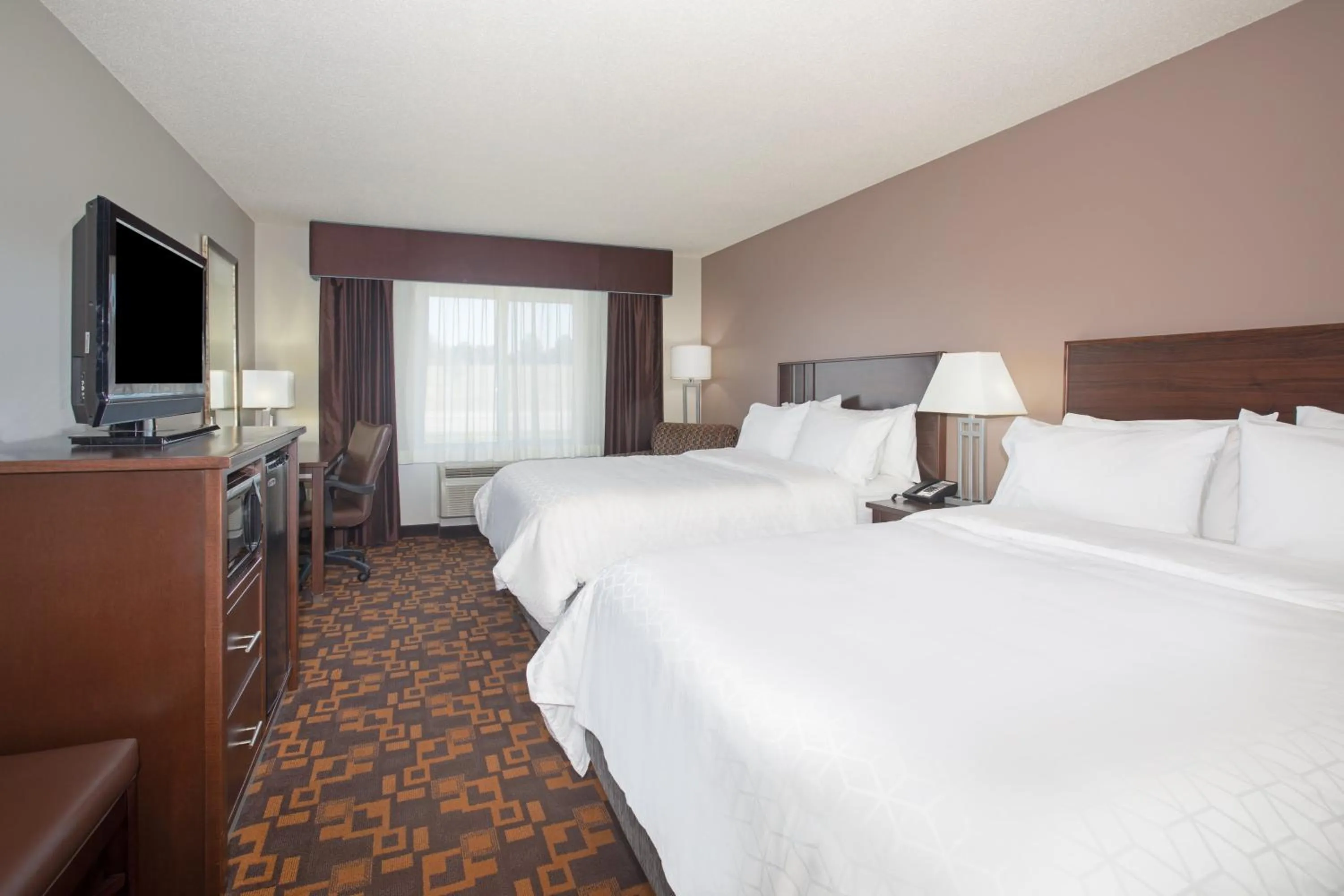 Photo of the whole room, Bed in Holiday Inn Express & Suites Yankton by IHG