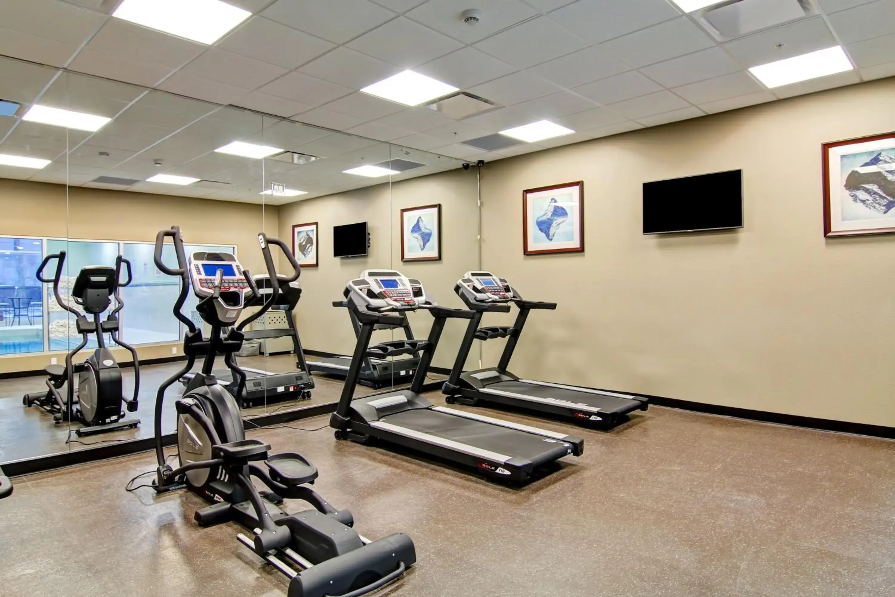 Fitness centre/facilities in Holiday Inn Express & Suites Oshawa Downtown - Toronto Area by IHG Fitness centre/facilities in Holiday Inn Express & Suites Oshawa Downtown - Toronto Area by IHG