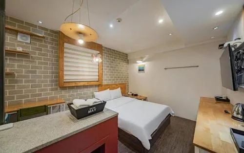 Hotel The May