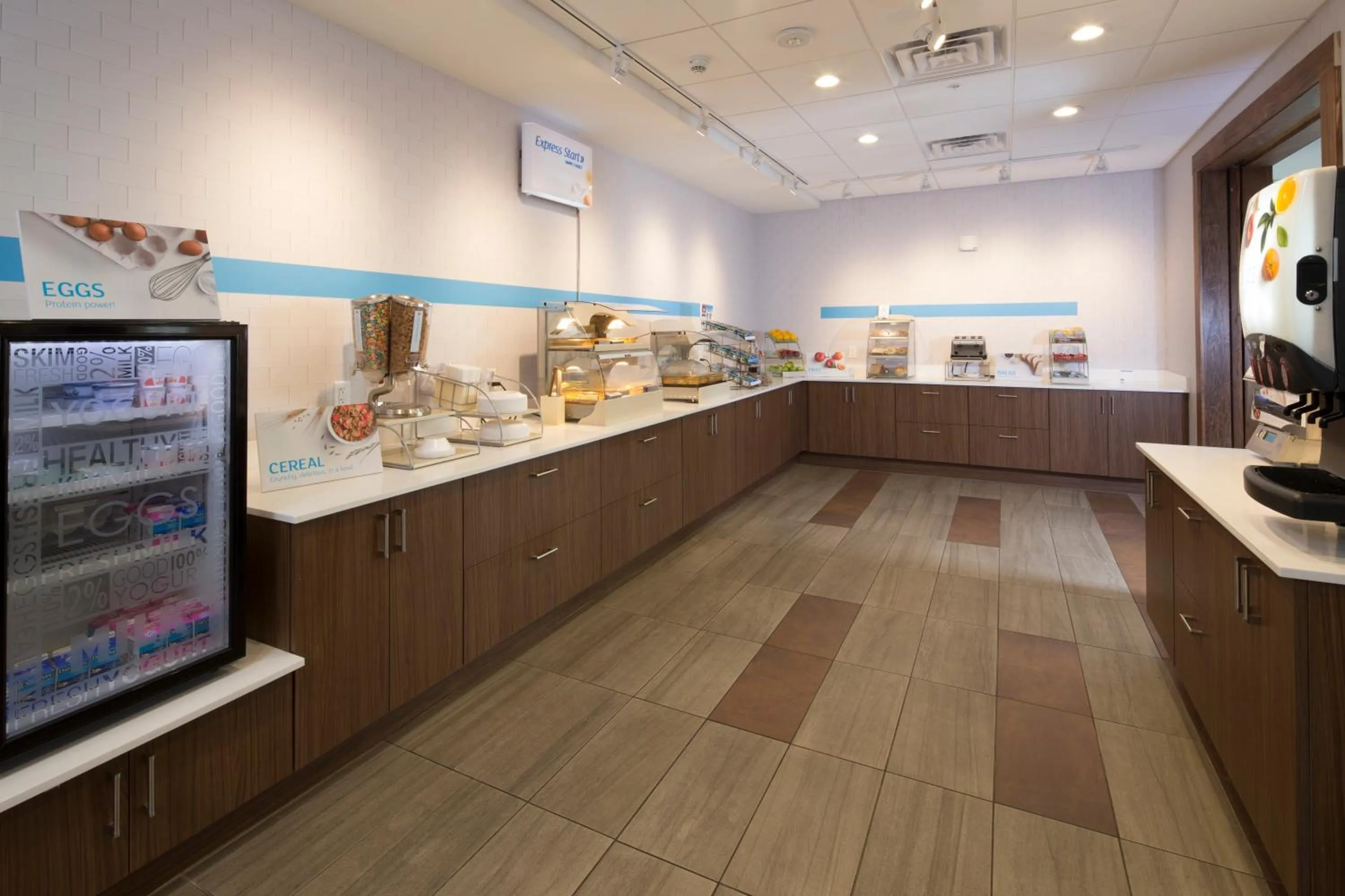 Breakfast in Holiday Inn Express & Suites Alpena - Downtown by IHG