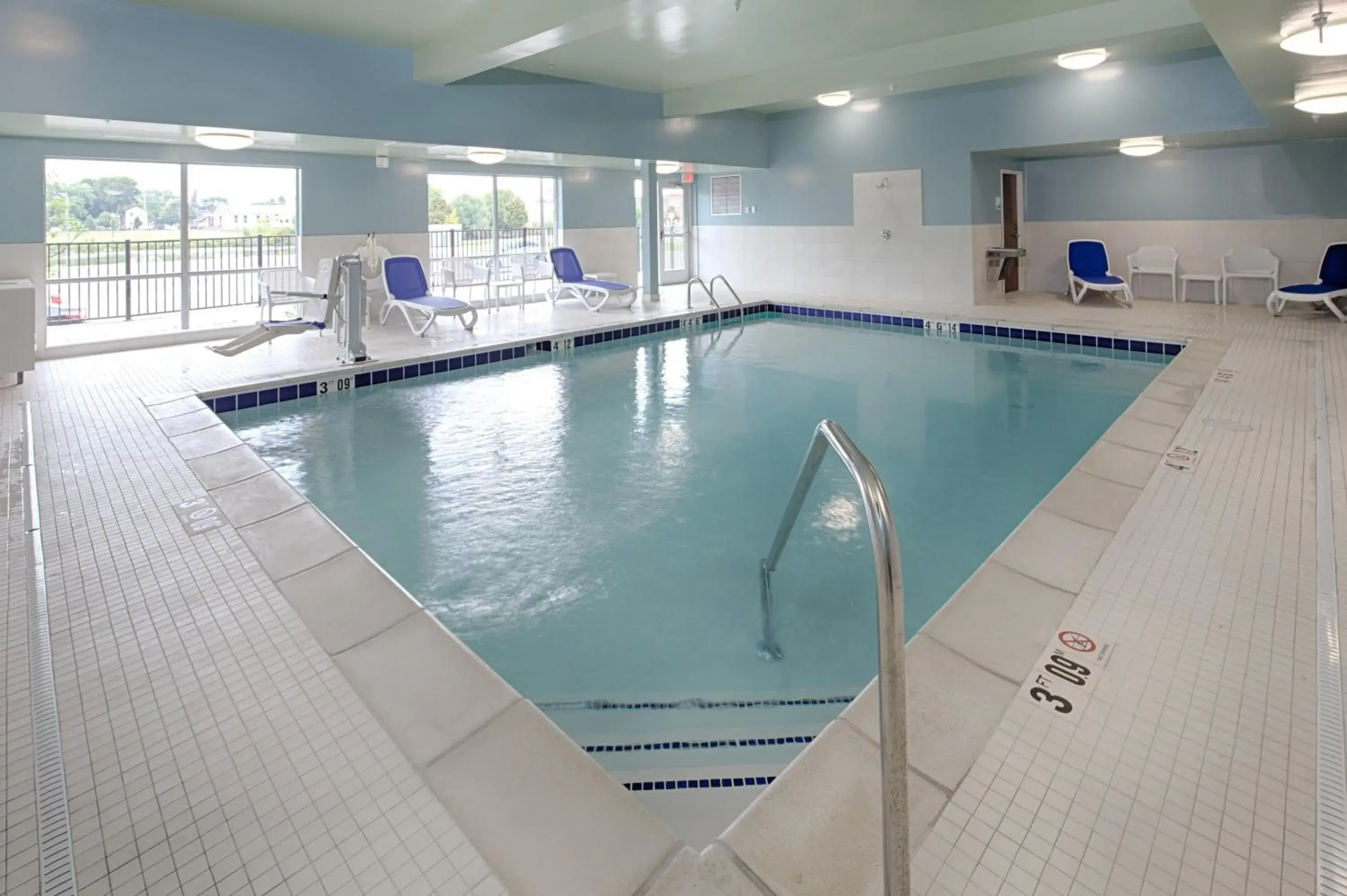 Swimming pool in Holiday Inn Express & Suites Alpena - Downtown by IHG Swimming pool in Holiday Inn Express & Suites Alpena - Downtown by IHG