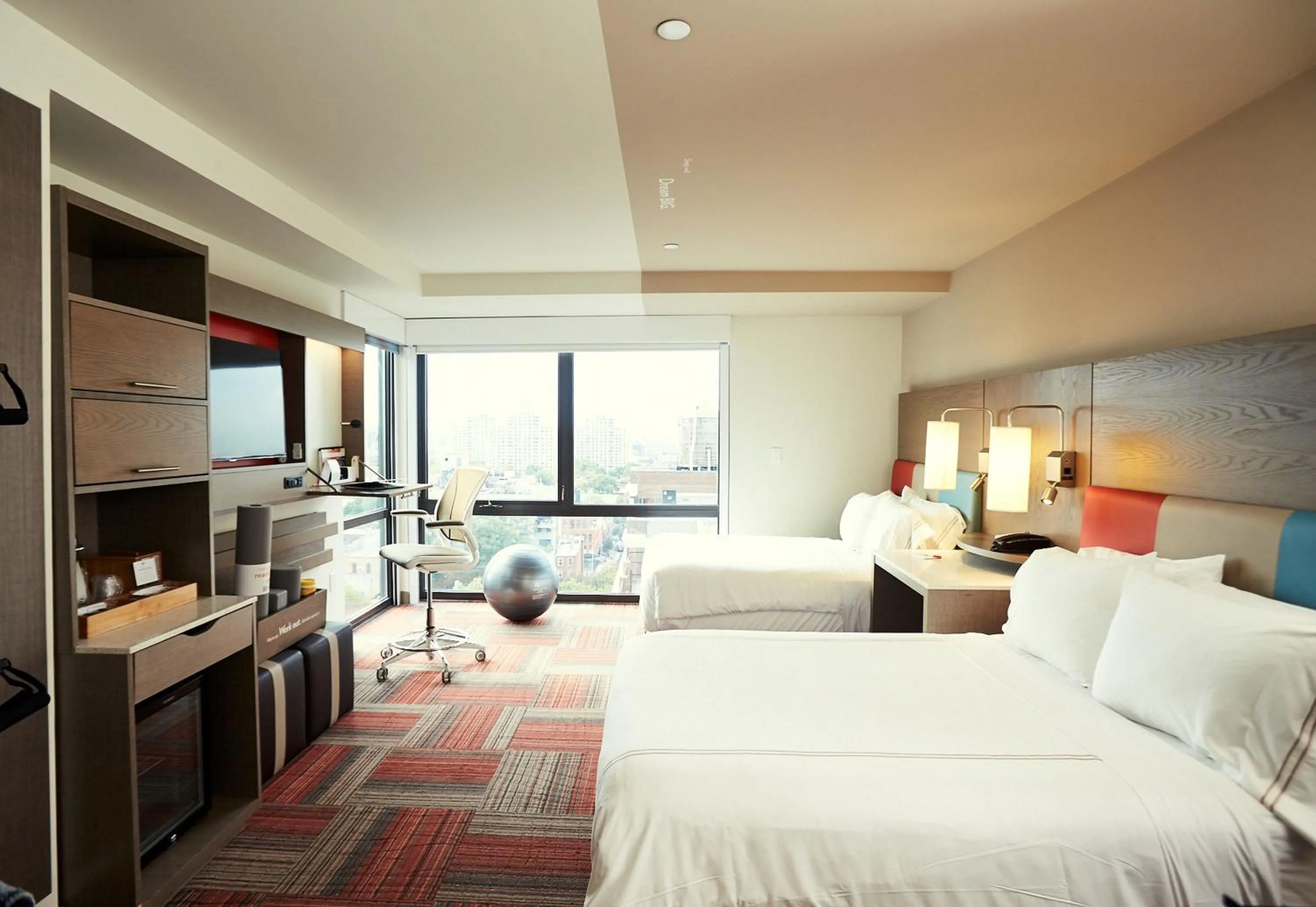 Photo of the whole room, Bed in EVEN Hotel Brooklyn by IHG
