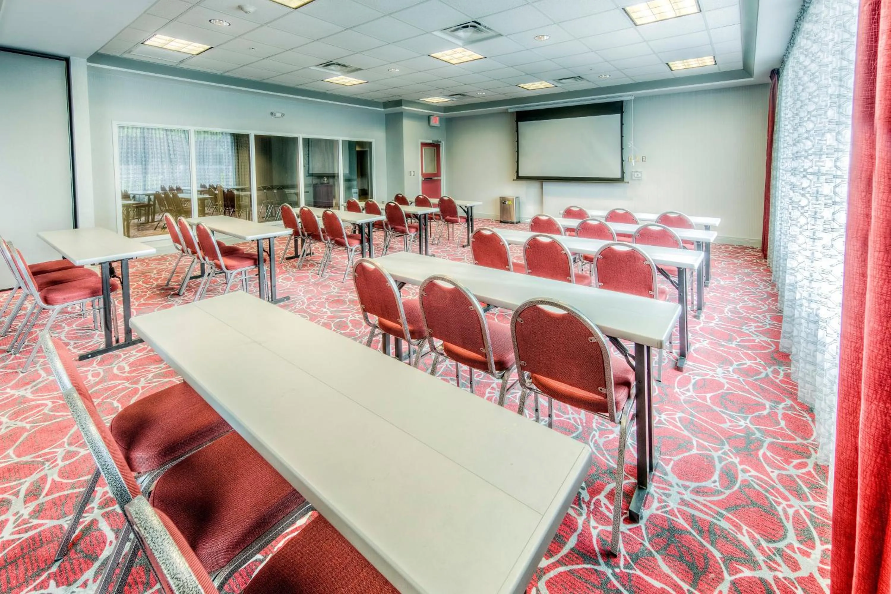 Meeting/conference room in Staybridge Suites - University Area OSU by IHG