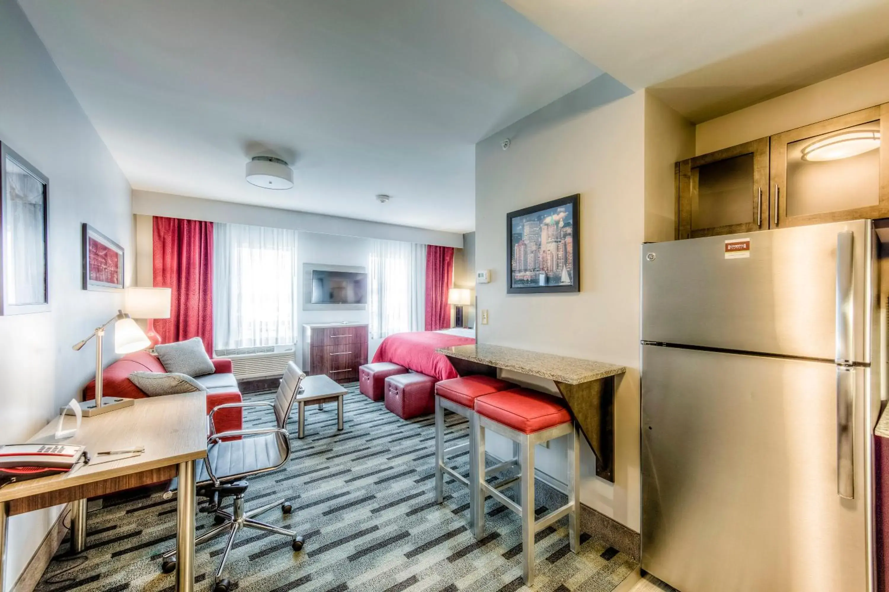 Living room in Staybridge Suites - University Area OSU by IHG Living room in Staybridge Suites - University Area OSU by IHG