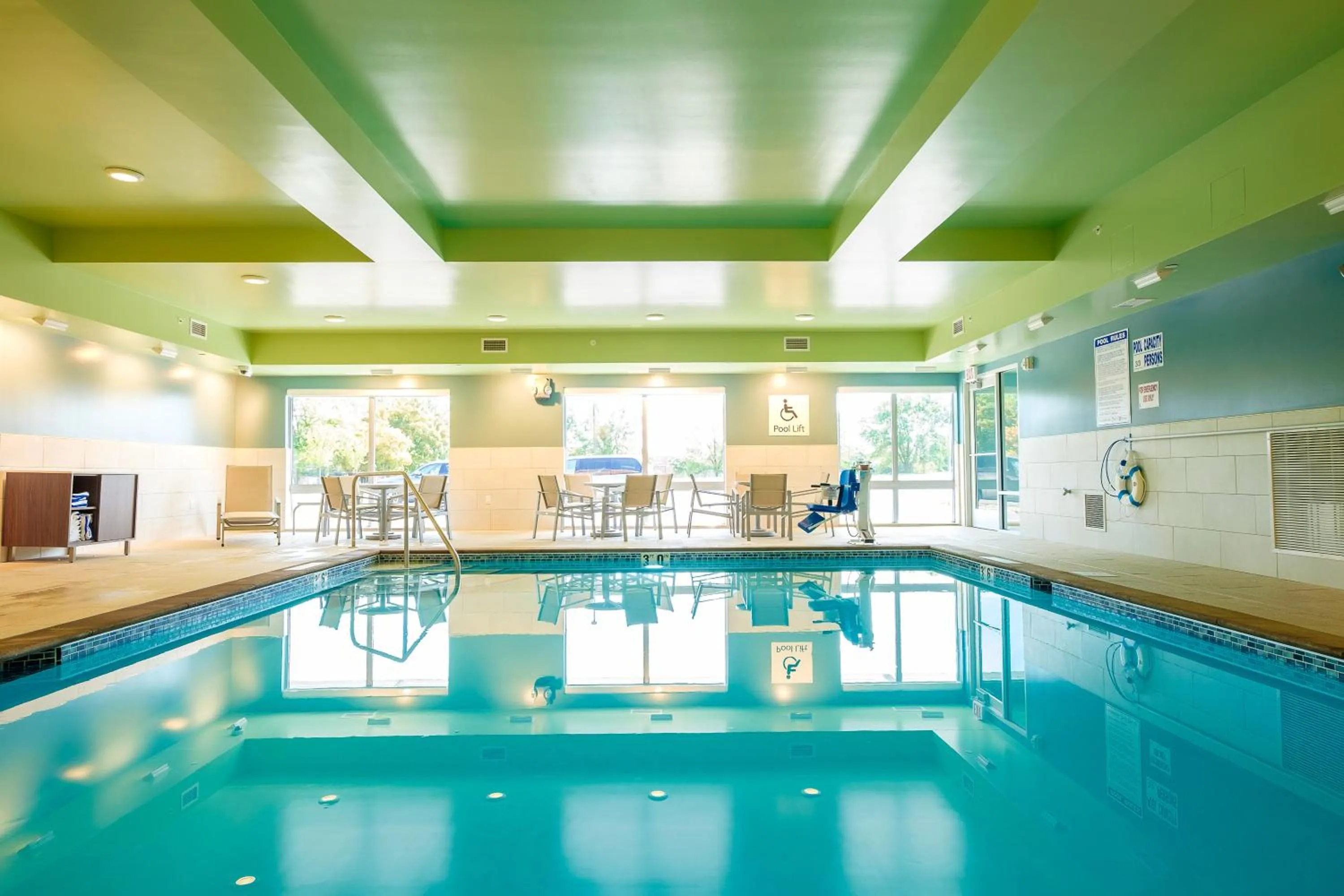 Swimming pool in Holiday Inn Express & Suites Eagan - Minneapolis Area by IHG