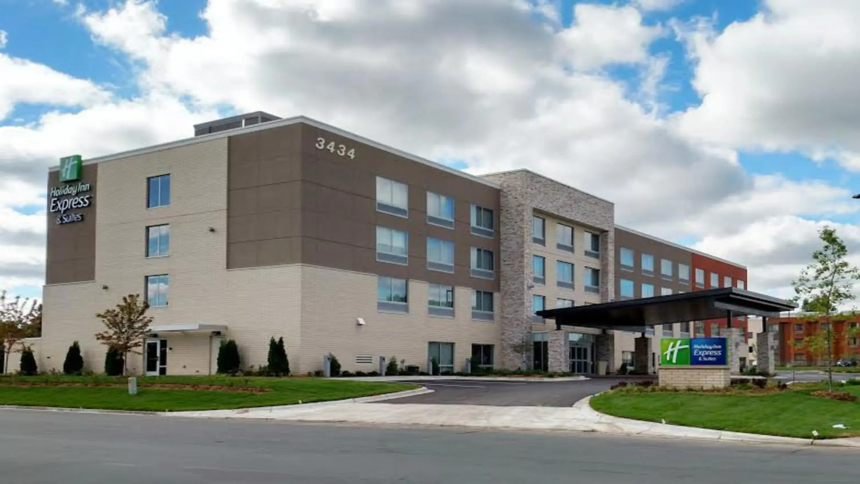 Property building in Holiday Inn Express & Suites Eagan - Minneapolis Area by IHG Property building in Holiday Inn Express & Suites Eagan - Minneapolis Area by IHG