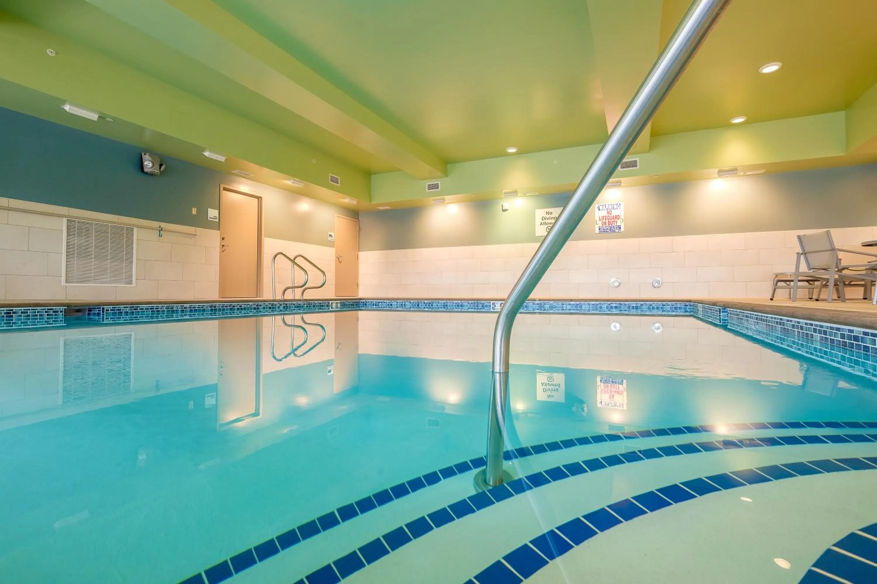 Swimming pool in Holiday Inn Express & Suites Eagan - Minneapolis Area by IHG