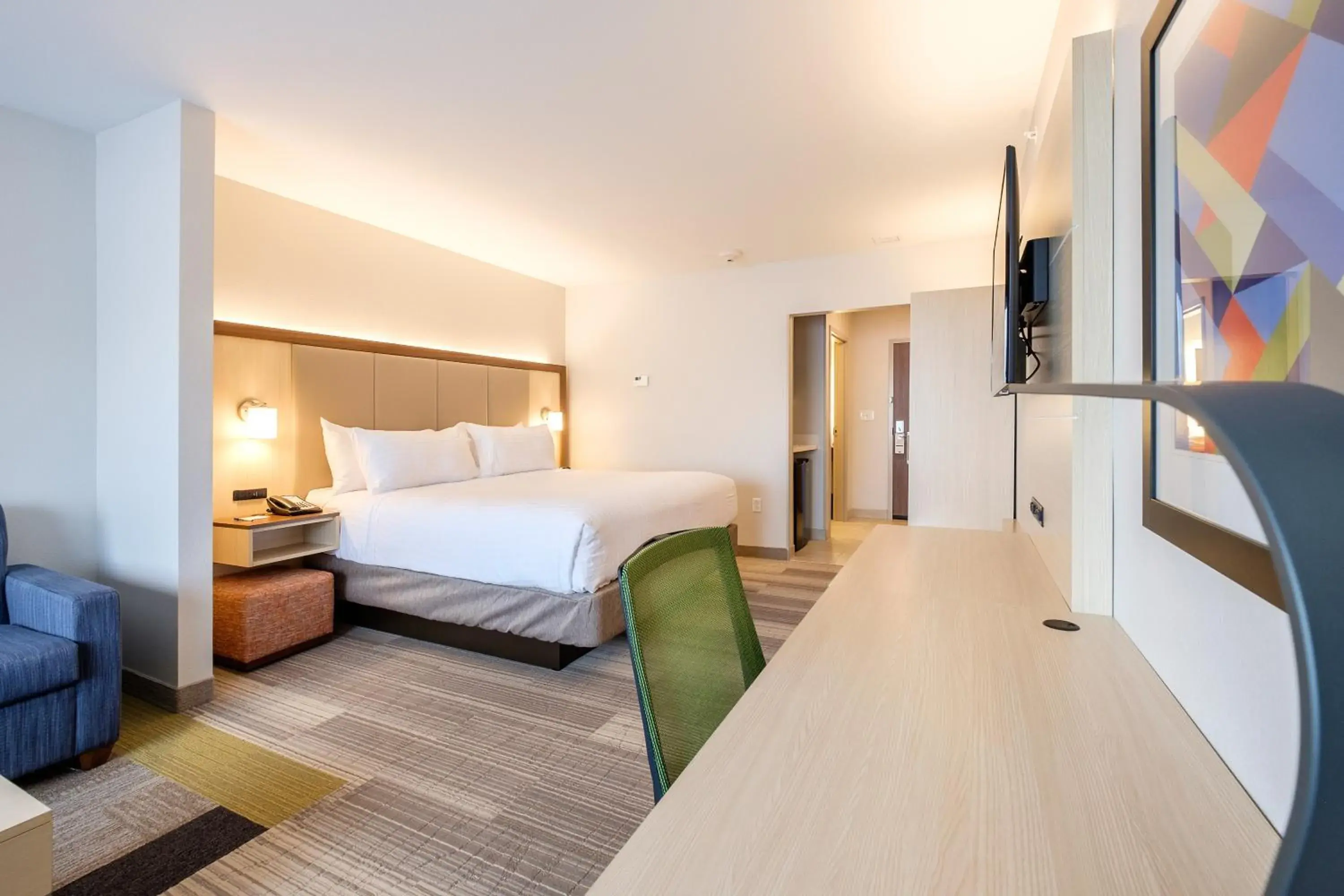 Photo of the whole room, Bed in Holiday Inn Express & Suites Eagan - Minneapolis Area by IHG Photo of the whole room, Bed in Holiday Inn Express & Suites Eagan - Minneapolis Area by IHG