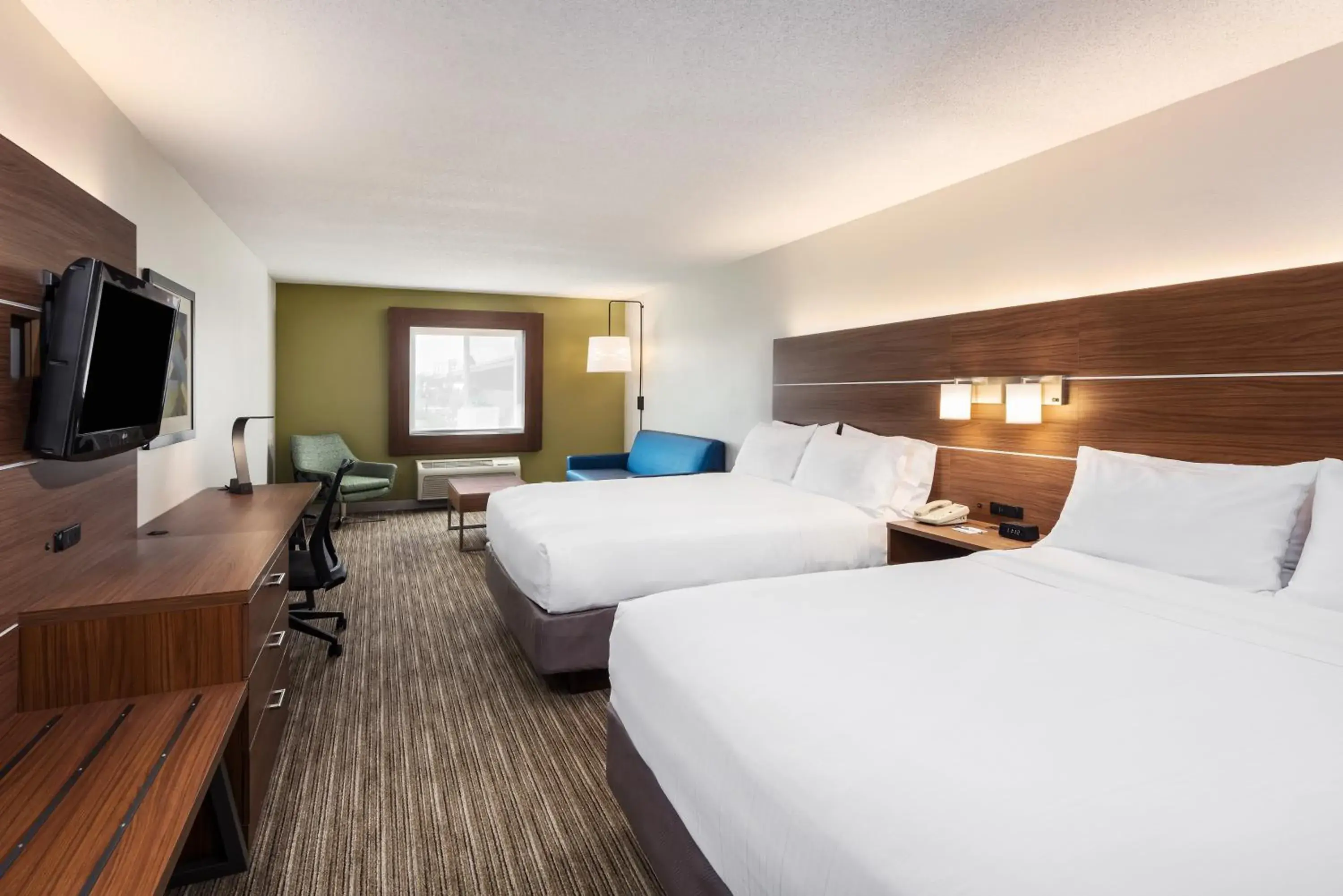 Standard Room with Two Queen Beds in Holiday Inn Express Warrenton by IHG Standard Room with Two Queen Beds in Holiday Inn Express Warrenton by IHG