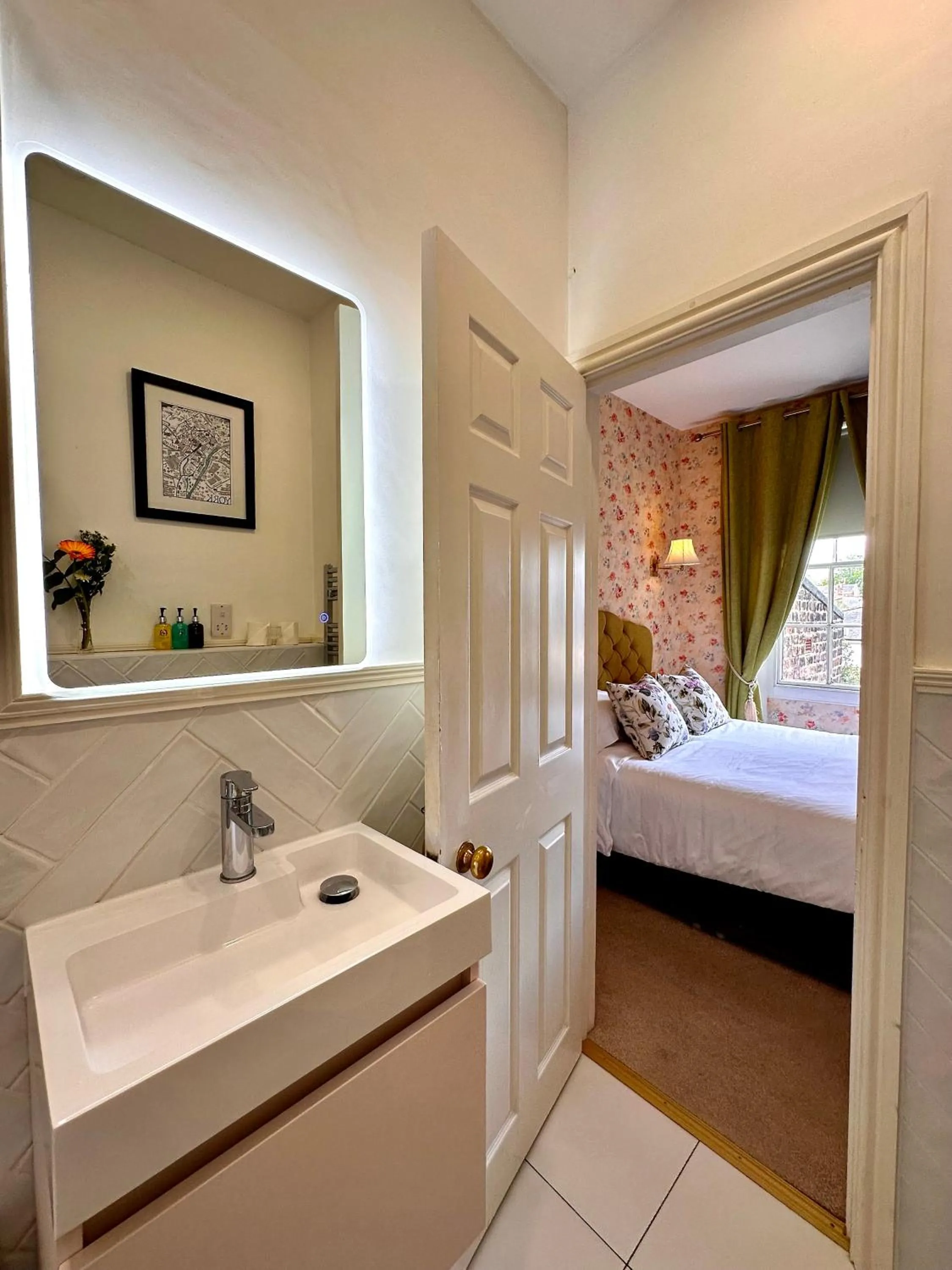 Shower in 23 St Mary's