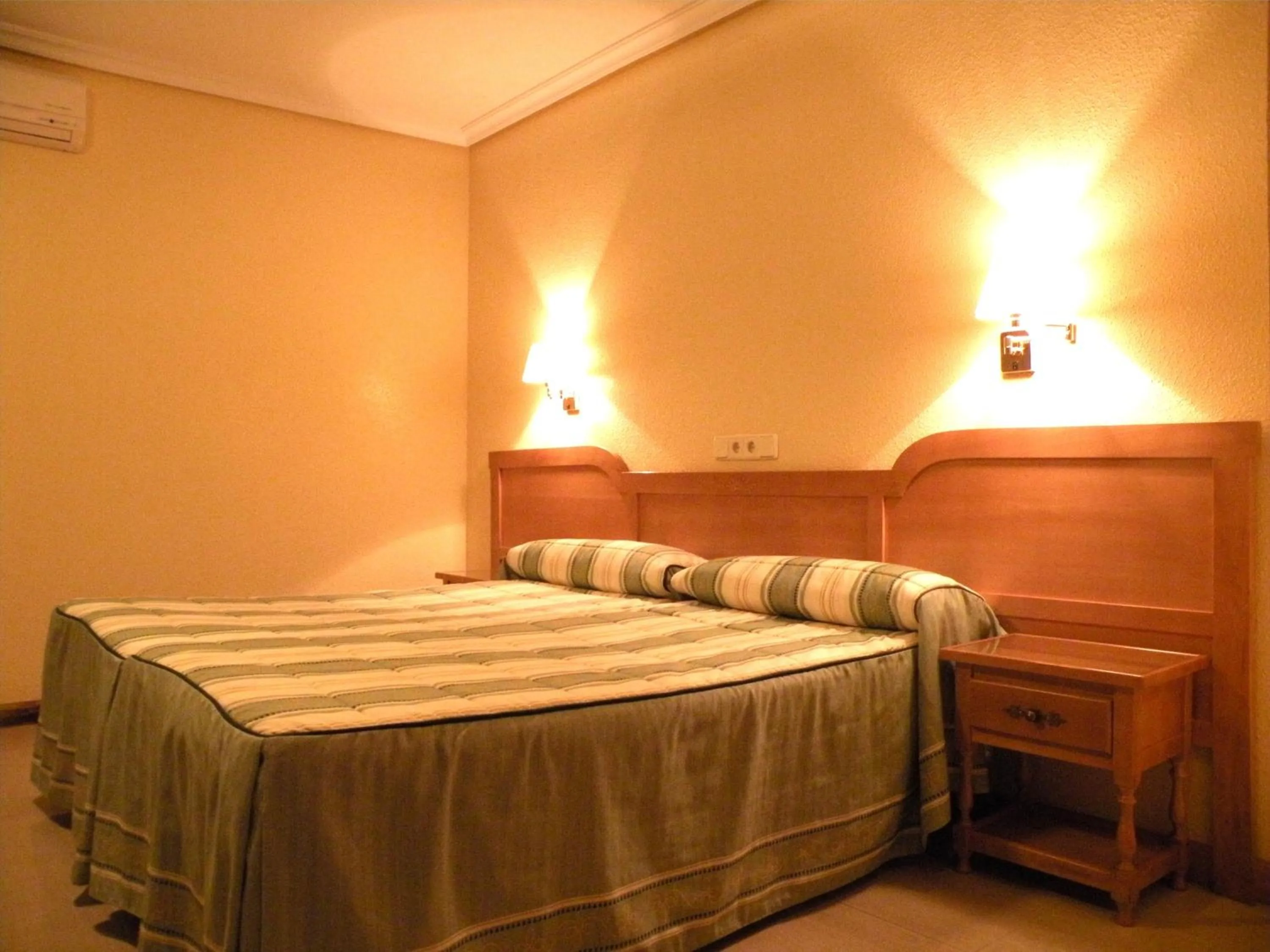 Photo of the whole room, Bed in Hostal Benamar