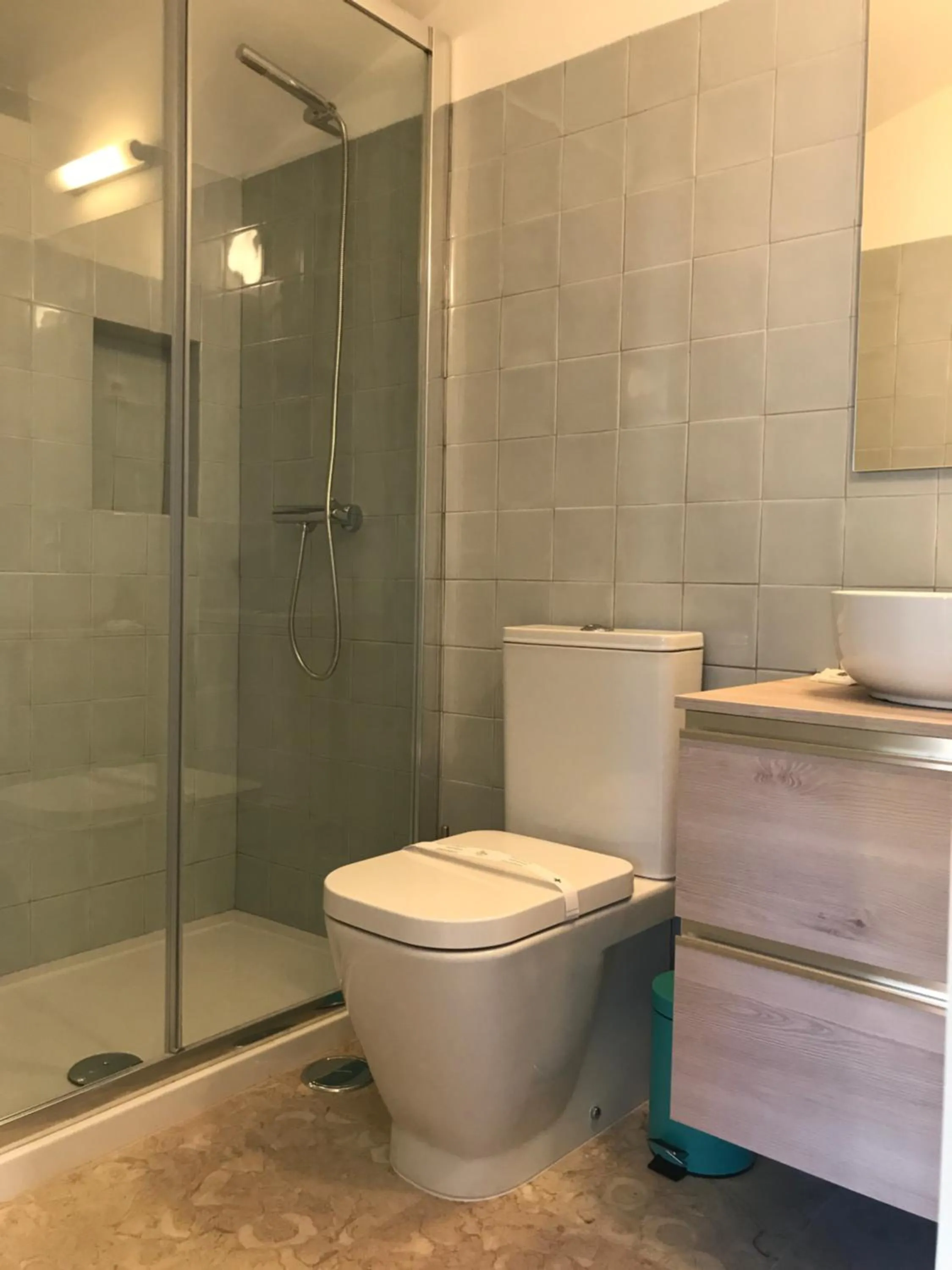Shower in Apartments Center Bairro Alto