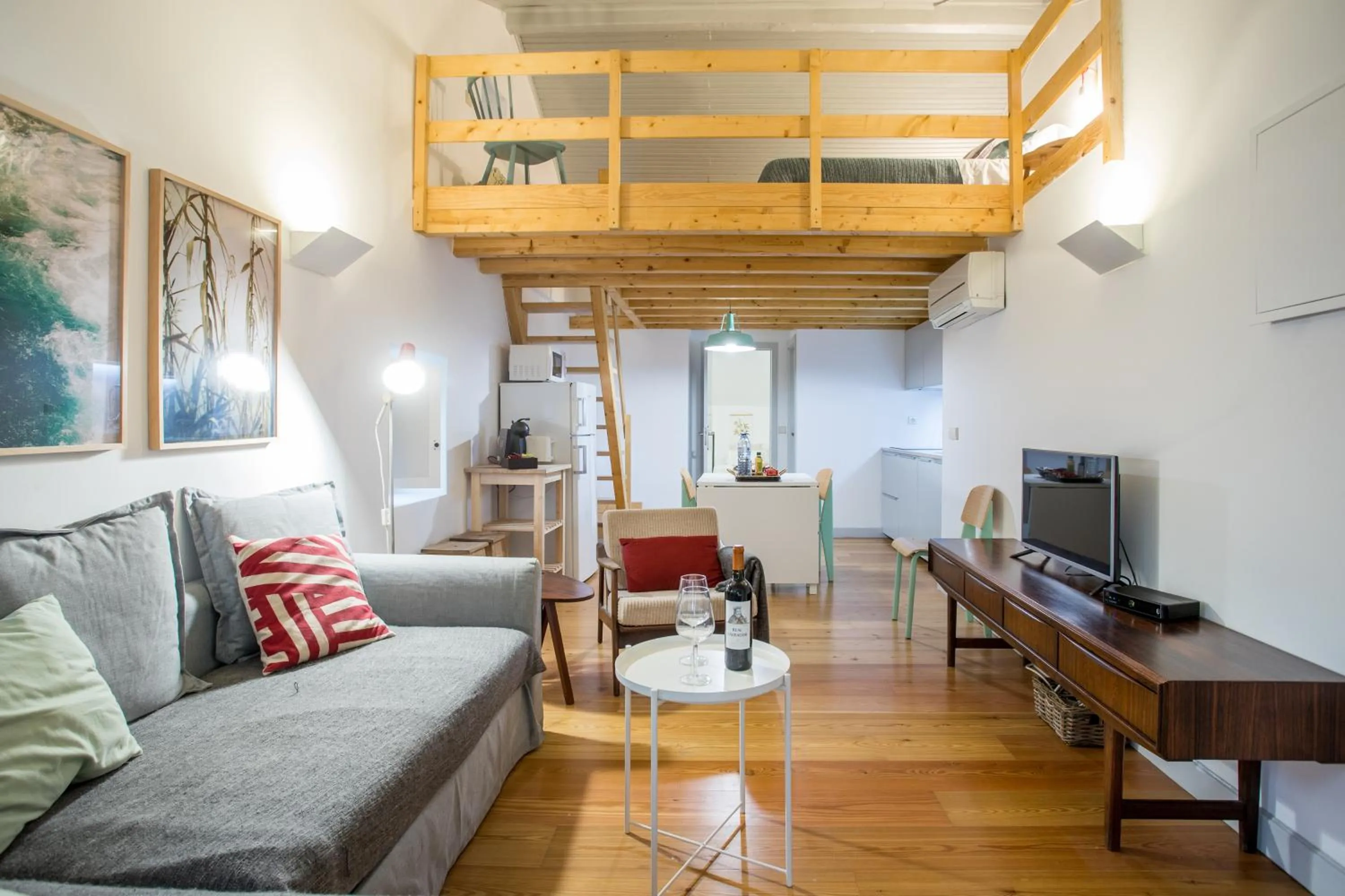 TV and multimedia in Apartments Center Bairro Alto