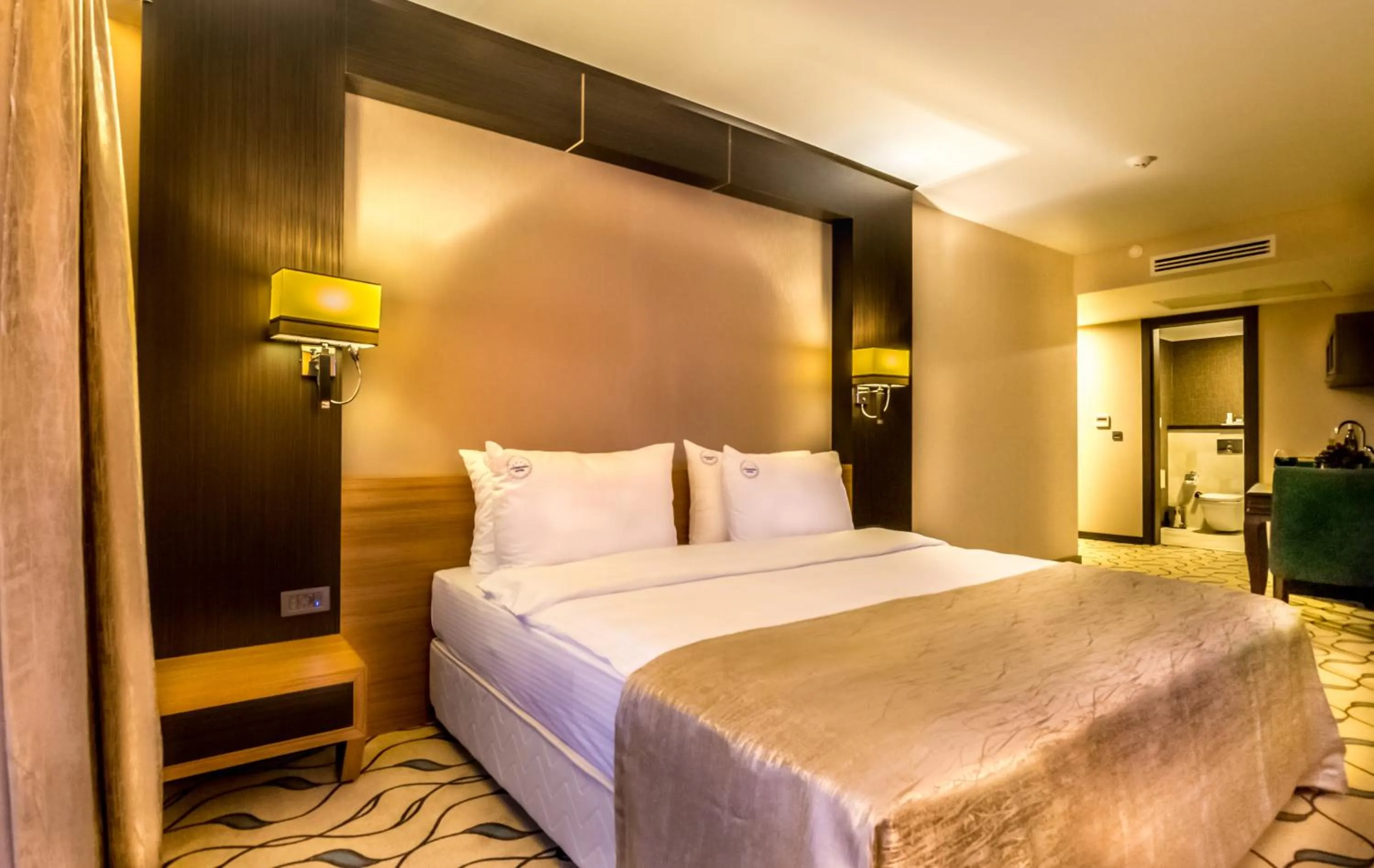 View (from property/room), Bed in Lozengrad Hotel