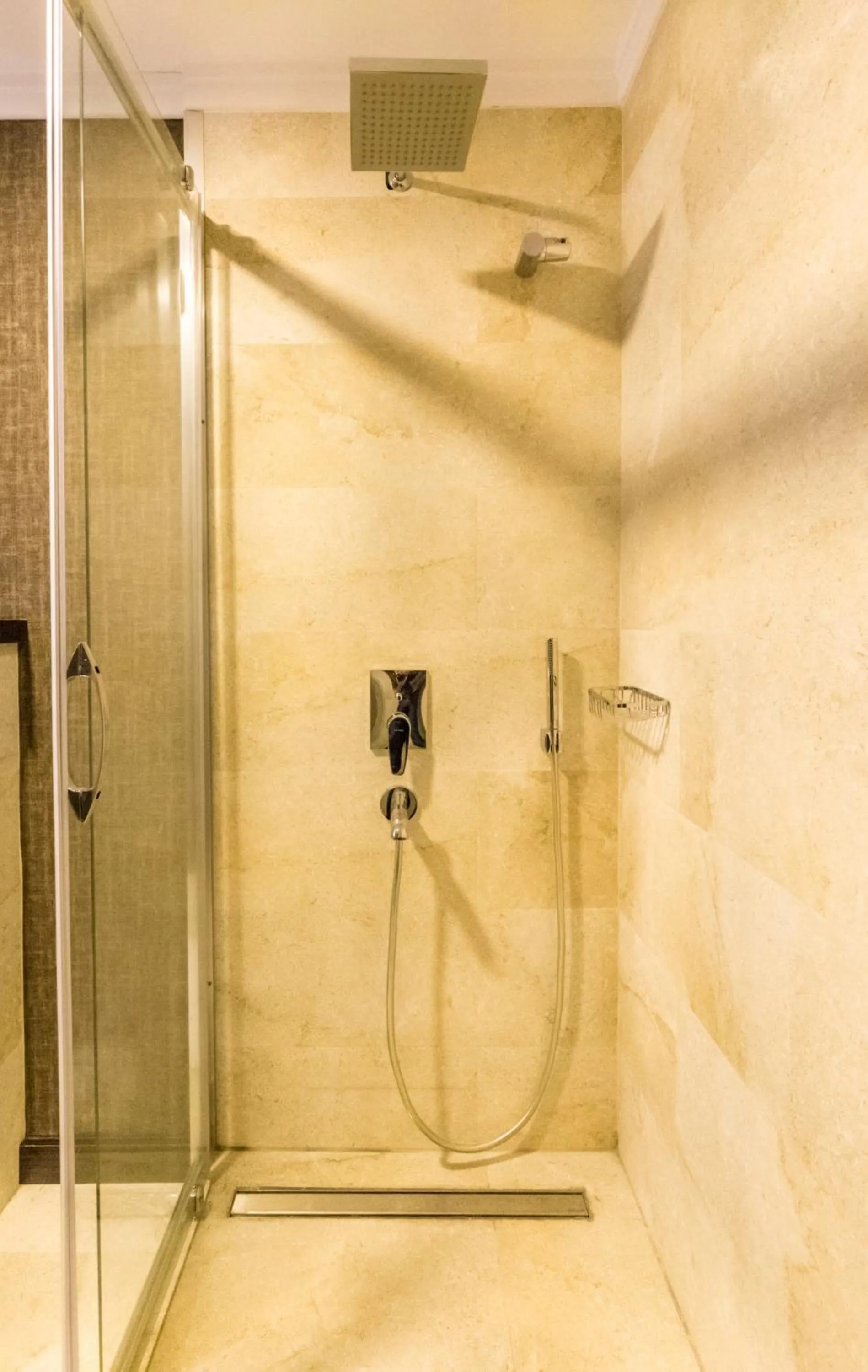 Shower in Lozengrad Hotel