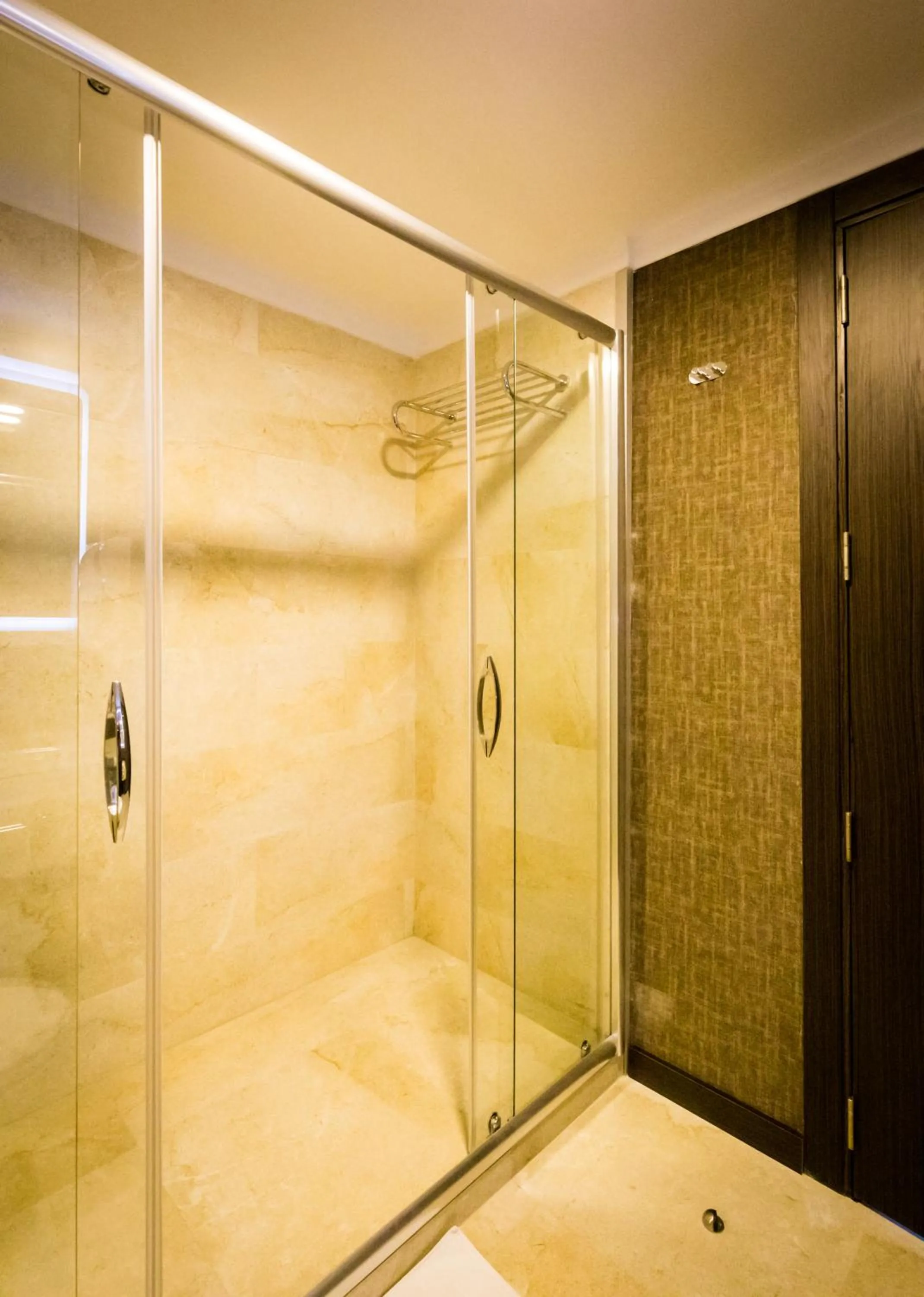 Shower in Lozengrad Hotel
