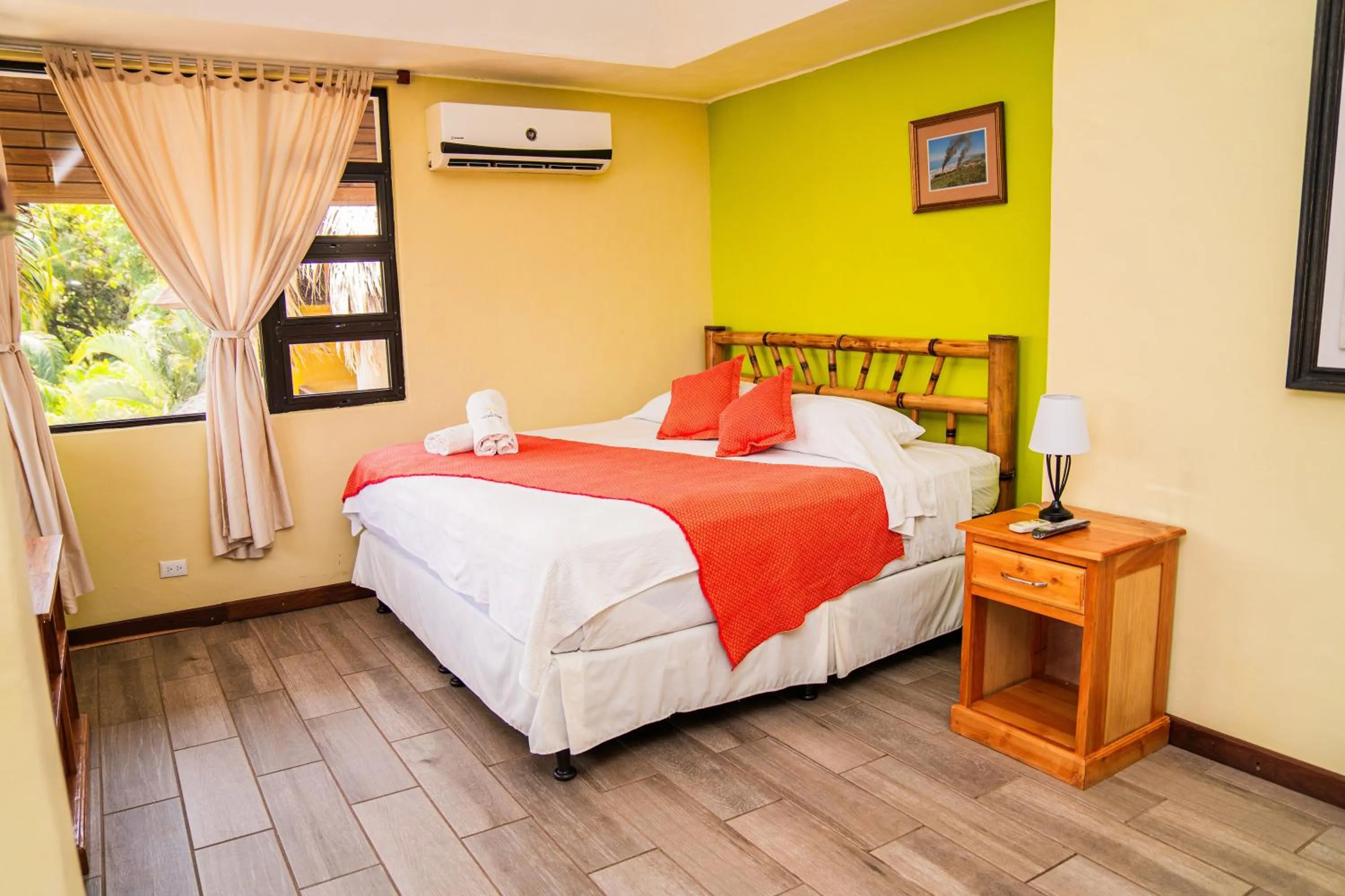 Bedroom, Bed in Banana Palms Hotel