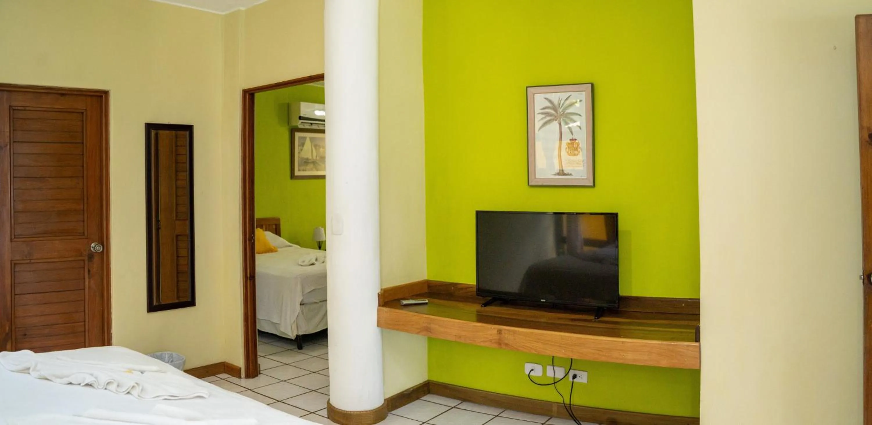 TV and multimedia, Bed in Banana Palms Hotel