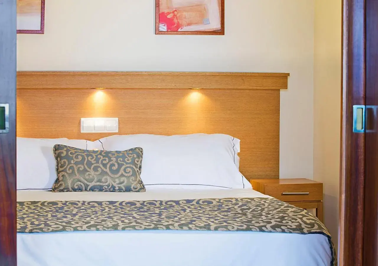 Bed in Sunset Beach Club Hotel Apartments Bed in Sunset Beach Club Hotel Apartments