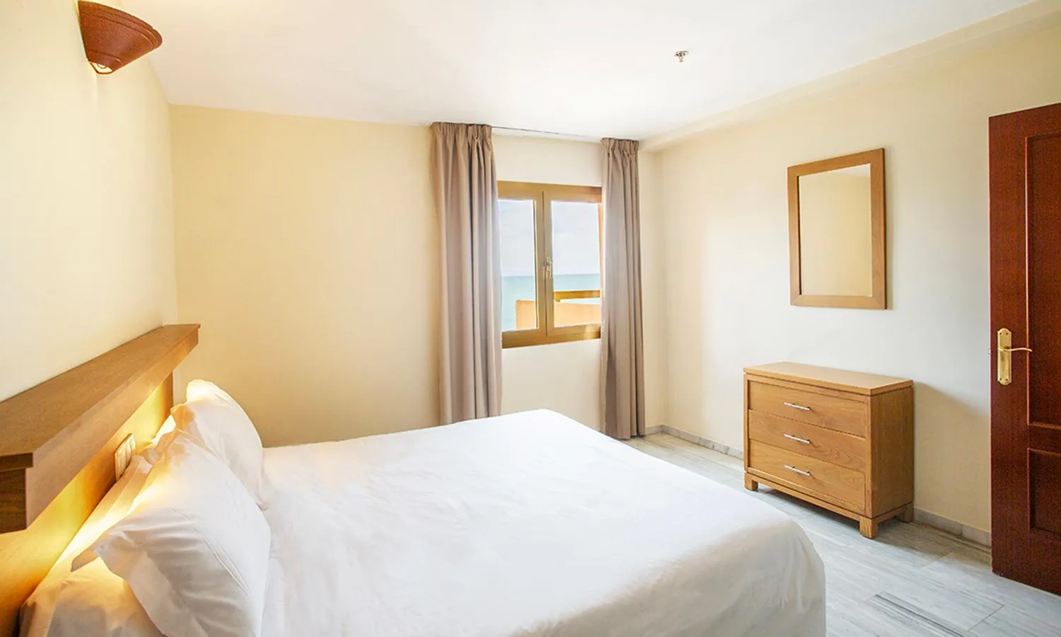 Bedroom, Bed in Sunset Beach Club Hotel Apartments